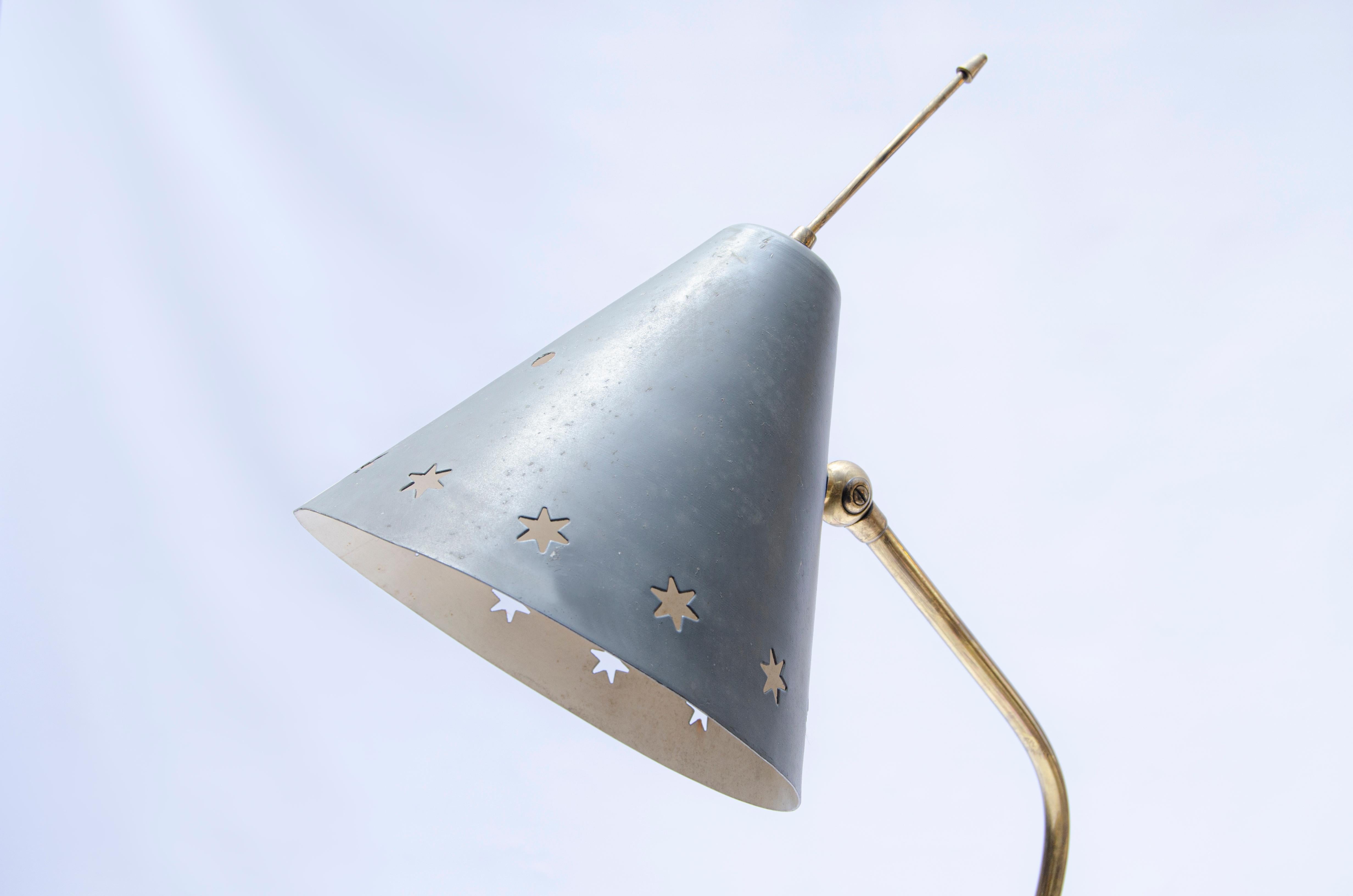 French Floor lamp designed by Pierre Guariche For Sale