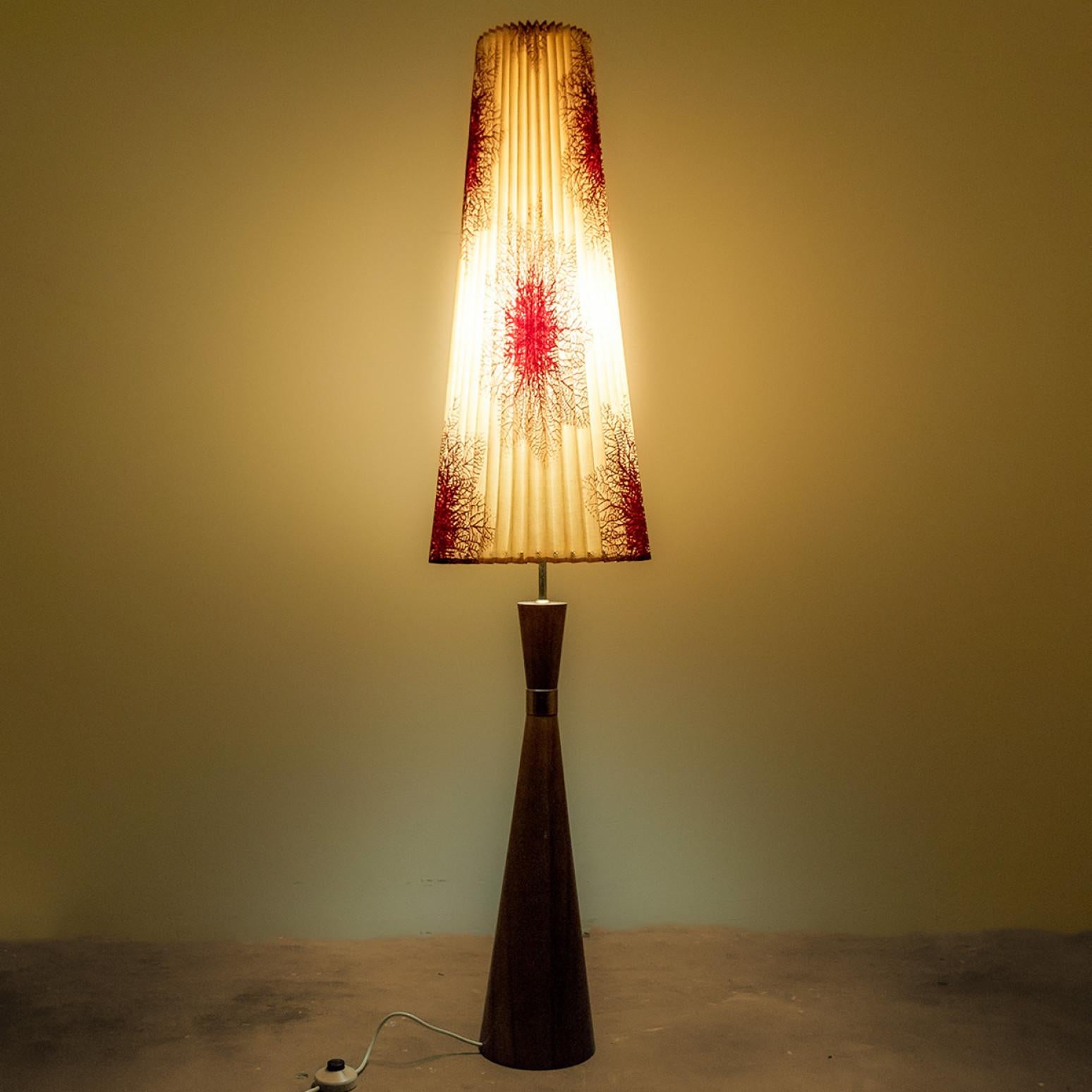 Floor Lamp Diabolo Red Beige by Knoll, 1970 In Good Condition For Sale In Rijssen, NL