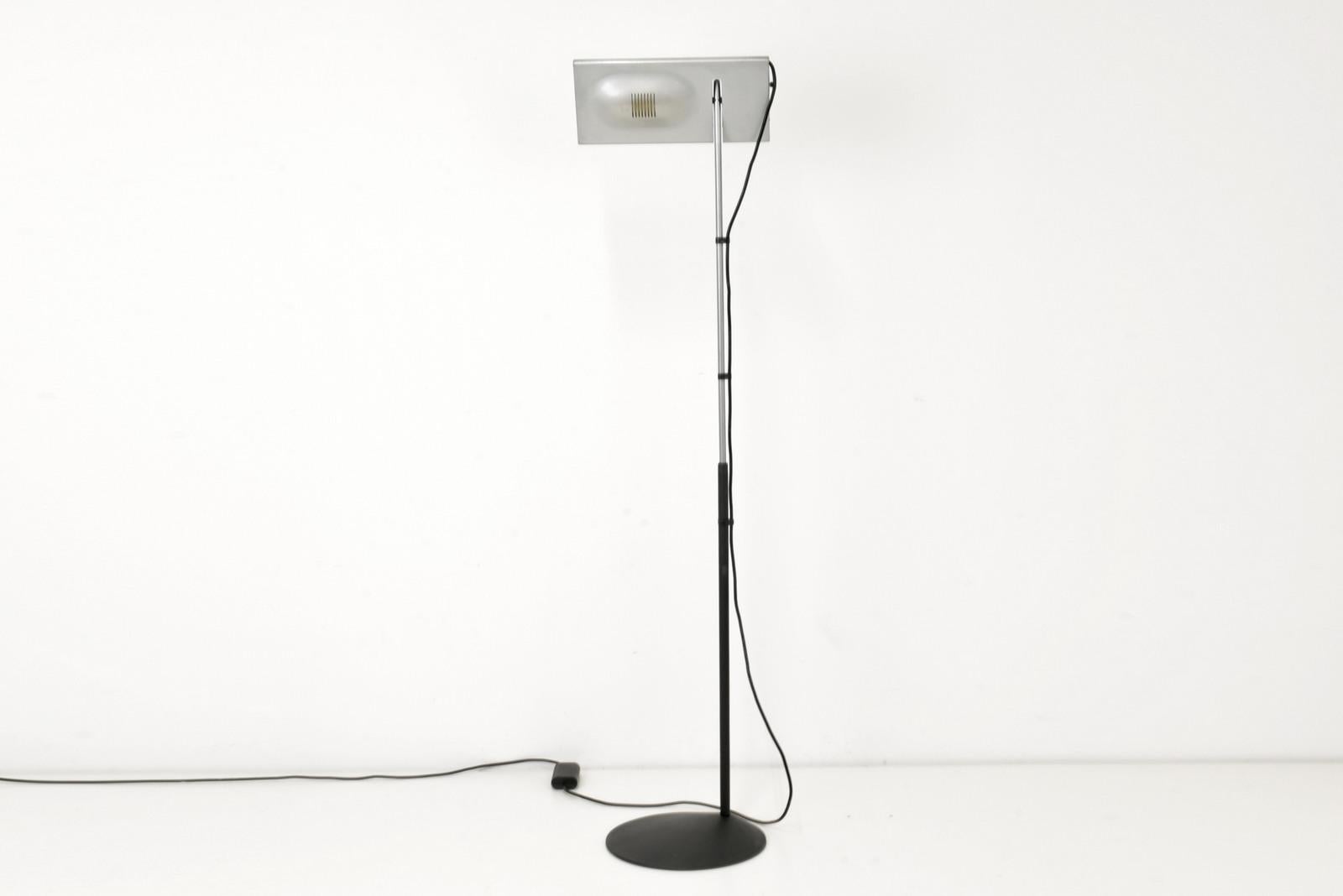 Dimensions: H 135 cm - 192 cm W 40 cm D 32 cm

Material: Aluminum silver lacquered, aluminum and cast iron matt black lacquered

Condition: Good original condition

Special features: Slight signs of use. Halogen rod 300 watt with sliding