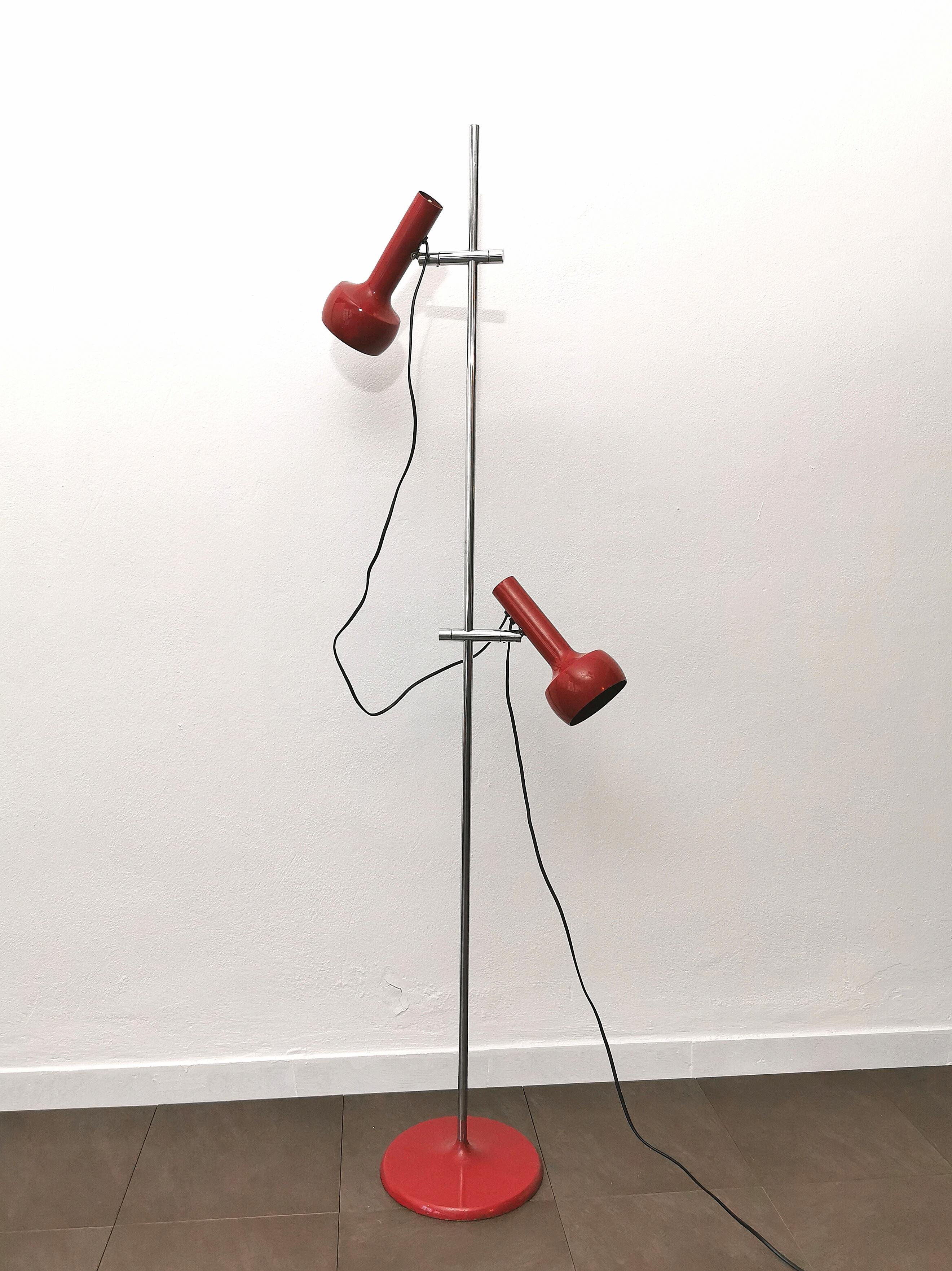 Floor lamp produced in the 70s with joints created by the German company OMI. The lamp has a circular base in red enamelled metal and a stem in chromed metal with two moving joints in chromed brass, which thanks to their joint make the two diffusers