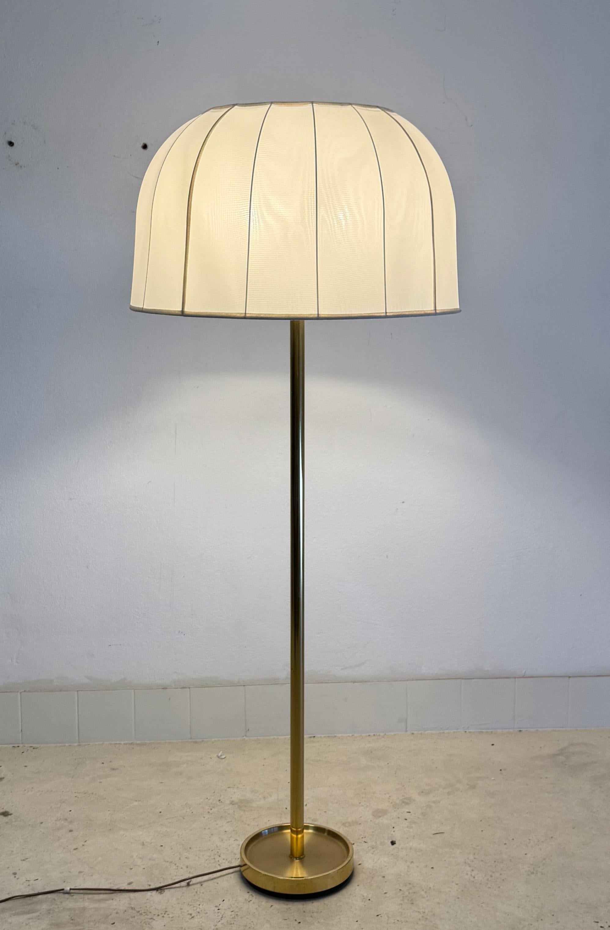 Stehlampe, Fagerhults Beleuchtung aus den 1960er Jahren (Skandinavische Moderne) im Angebot