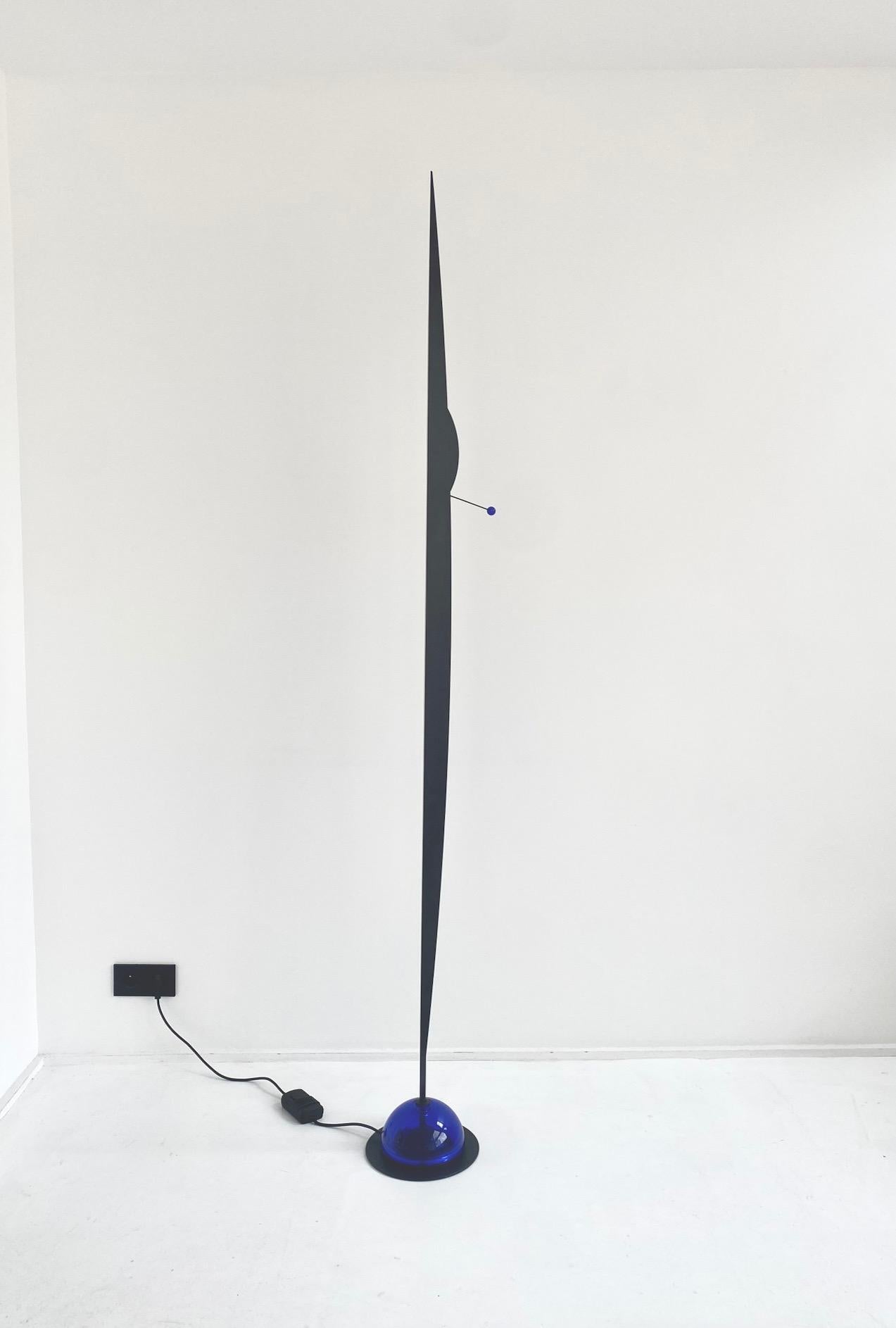 

Gilles Derain flame floor lamp, Lumen Center, 1980s

Flame floor lamp by Gilles Derain, French design, 1986.
Structure in matt black painted steel and foot in blue murano glass. 
Dimmable light system.