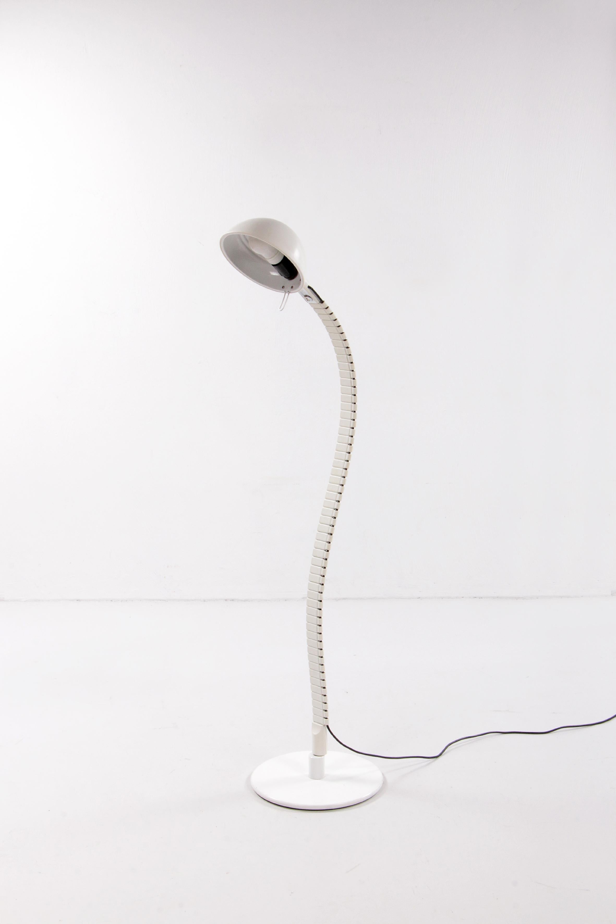 Floor lamp Flex model 2164 by Elio Martinelli for Martinelli Luce,1960 Italy


The 'Flex' floor lamp (model flex Calotta) was designed by Elio Martinelli for Martinelli Luce, Italy in 1969.

The adjustable arm is inspired by the human spine and made