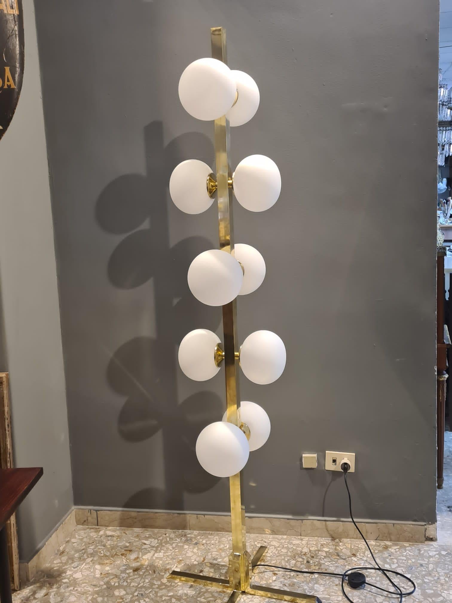 Floor lamp in brass and glass, of new production that reproduces the Italian design of the 50s, faithfully reproduced as style and quality according to the criteria of the time.
