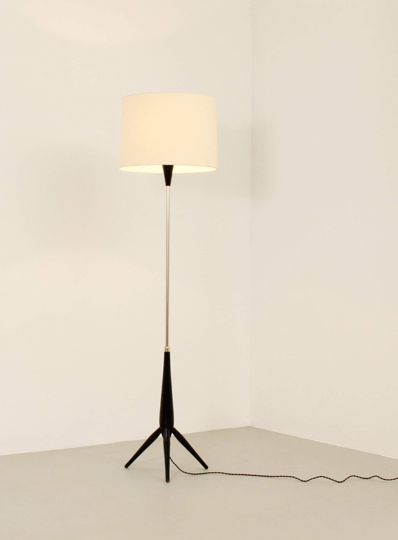 Floor Lamp from 1950's with Tripod Wood Base, France For Sale 3