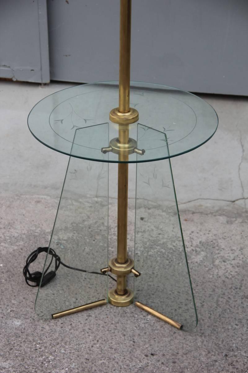 Floor lamp from the 1940s engraved glass and brass parts, floor lamp of the 1940s engraved glass and brass parts, elegant refined and of great furnishing.