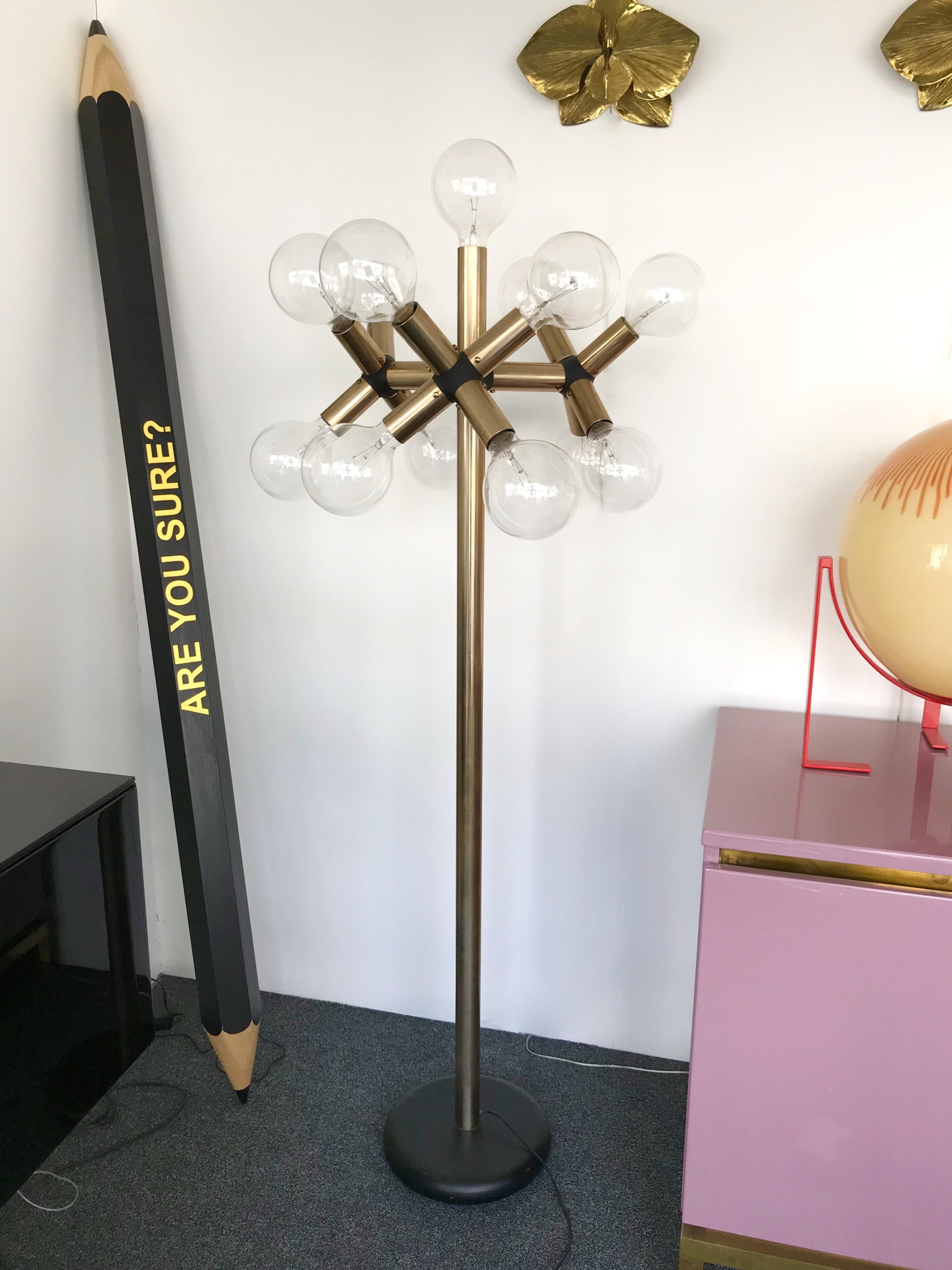 Quit rare coppery or brass gilt metal finition version of Robert Haussmann floor lamp for the editor Swiss Lamp International. Use every normal E26/27 light bulbs.