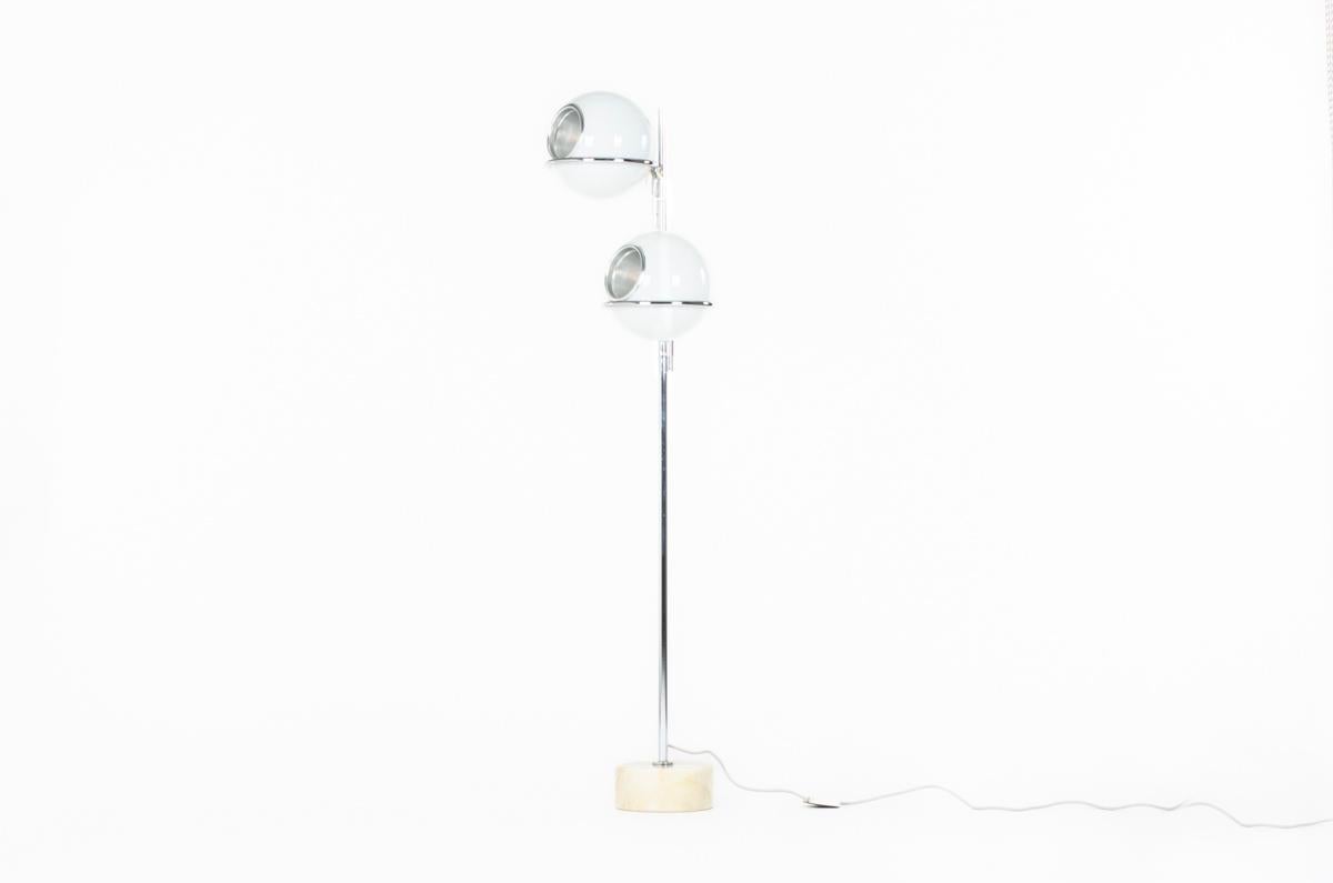 Floor lamp from the seventies
In the manner of Gino Sarfati for Arteluce
Round base in marble, vertical arm in chrome and 2 reflectors in glass
To note: a small lack of marble