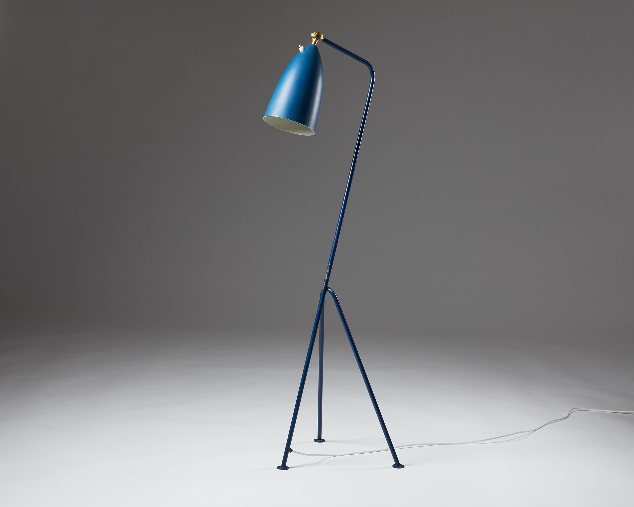 Floor lamp ‘Grasshopper’ model G-33 designed by Greta Magnusson Grossman for Bergboms,
Sweden, ca. 1947-1948.

Lacquered metal.

Rare blue colour.

Marked ‘G-33 BERGBOMS’.

 Greta Magnusson Grossman designed this floor lamp, model G-33, for the