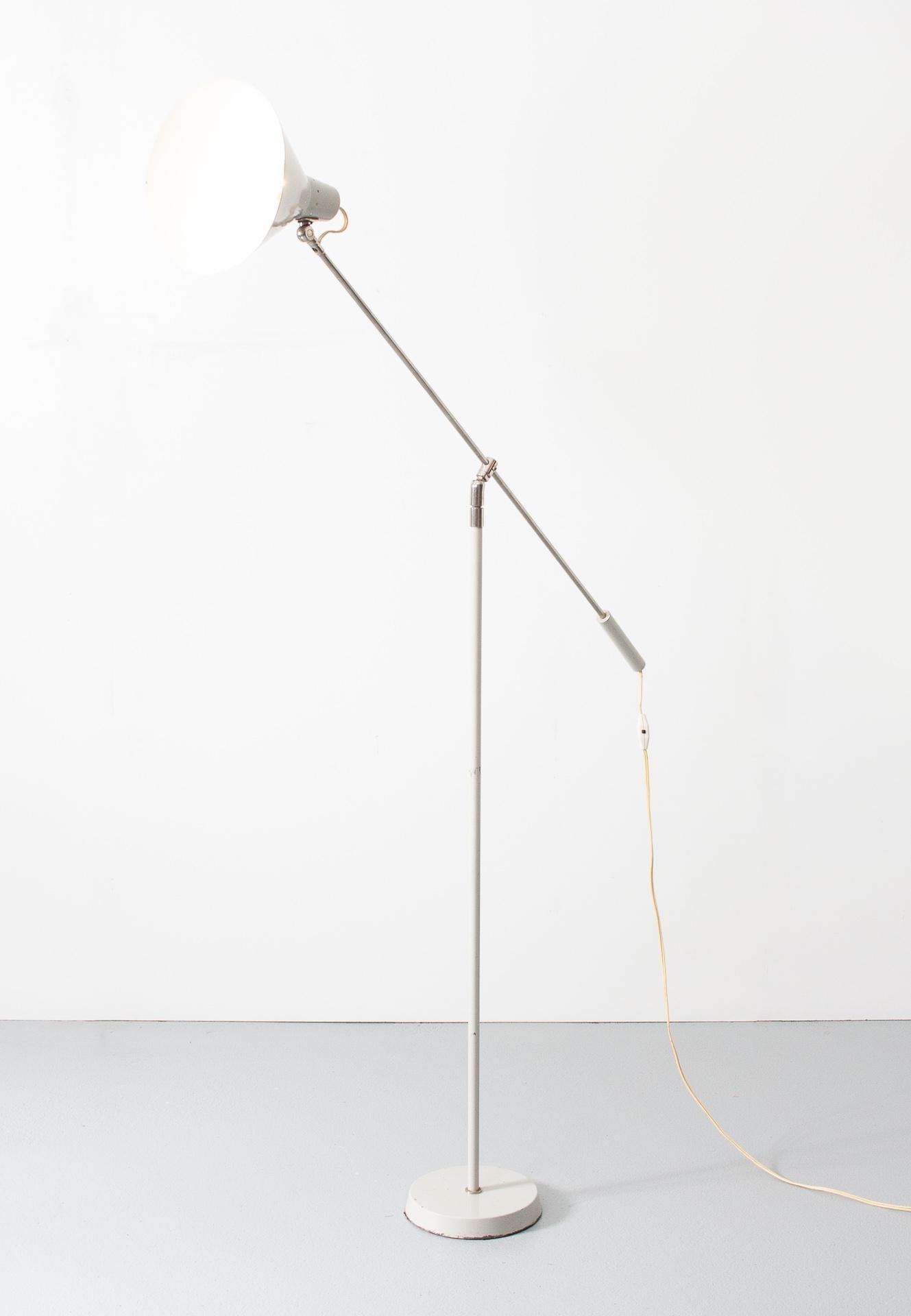 Floor Lamp H Fillekes Artiforte, 1950s For Sale 4