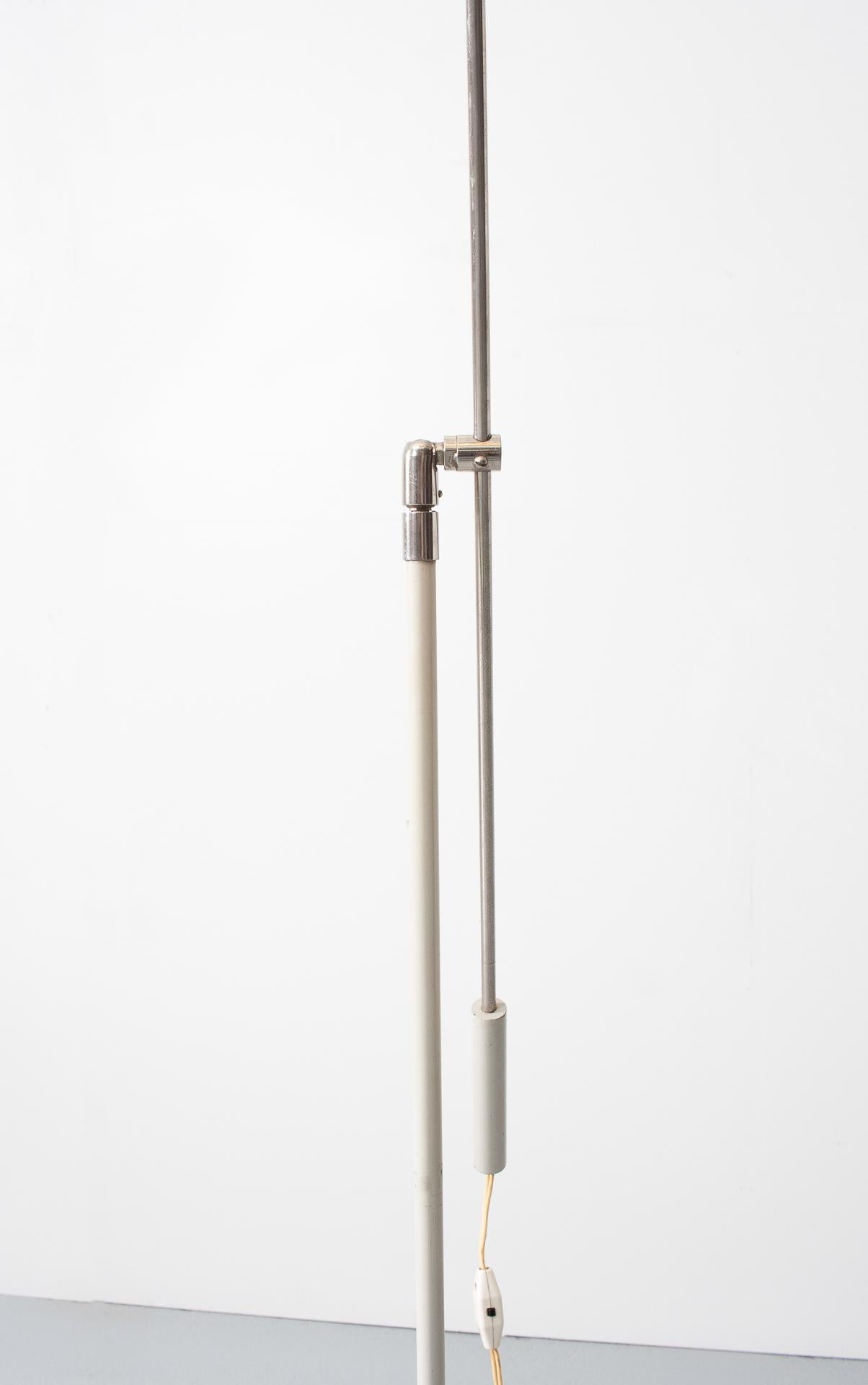 Stehlampe H Fillekes Artiforte, 1950er Jahre (Metall) im Angebot