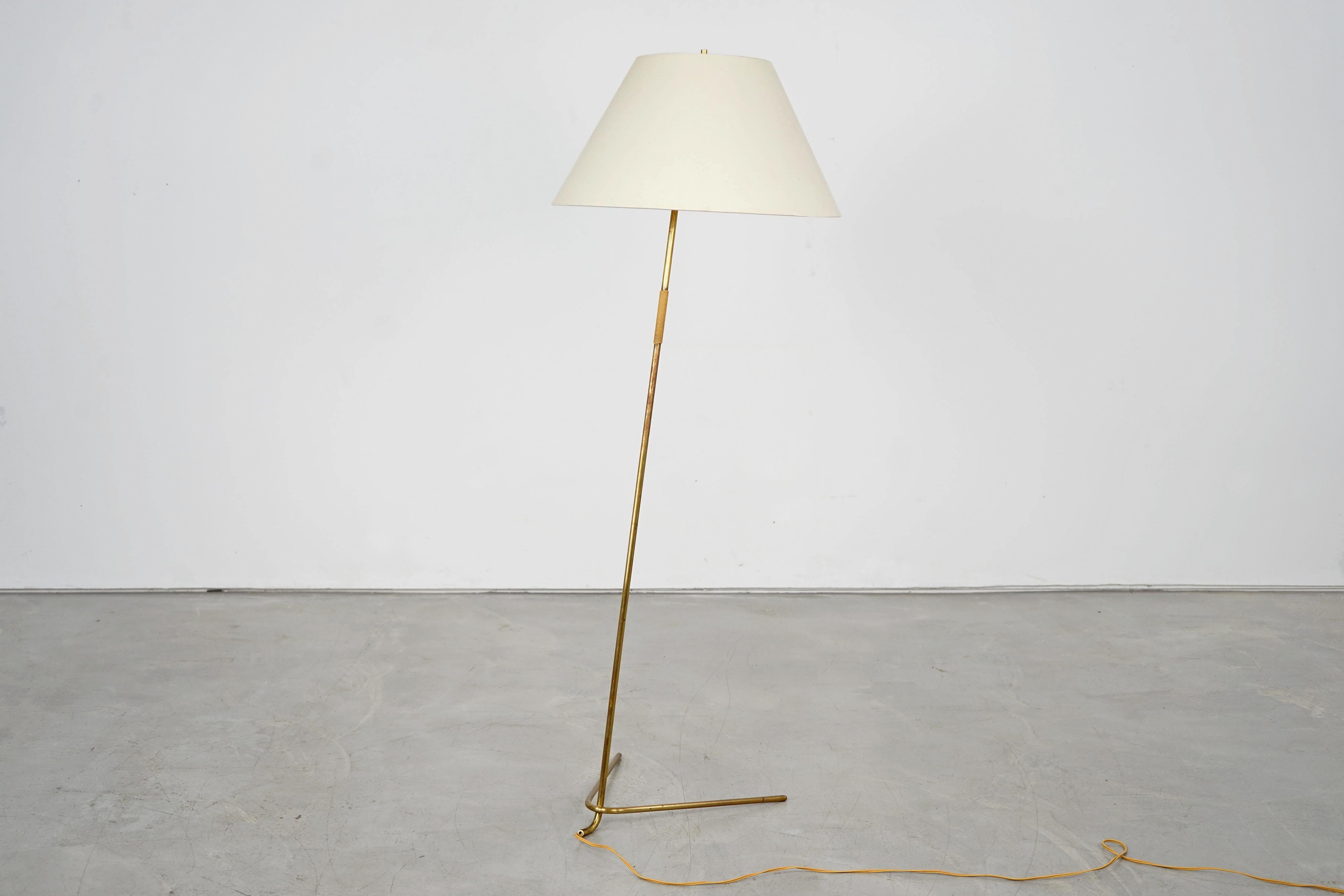Pure and simple floor lamp 