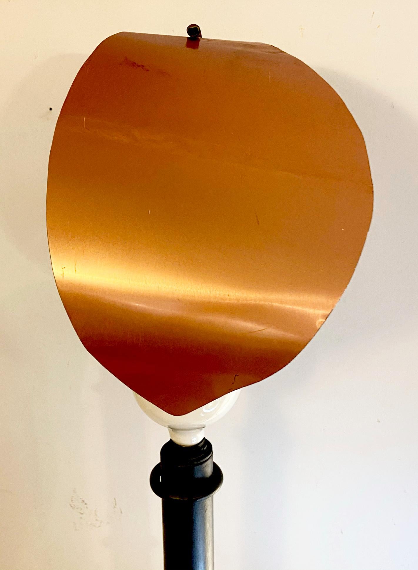 Floor Lamp in Black Painted Metal and Large Copper Leaf, Italy, 1980s In Good Condition For Sale In Naples, IT