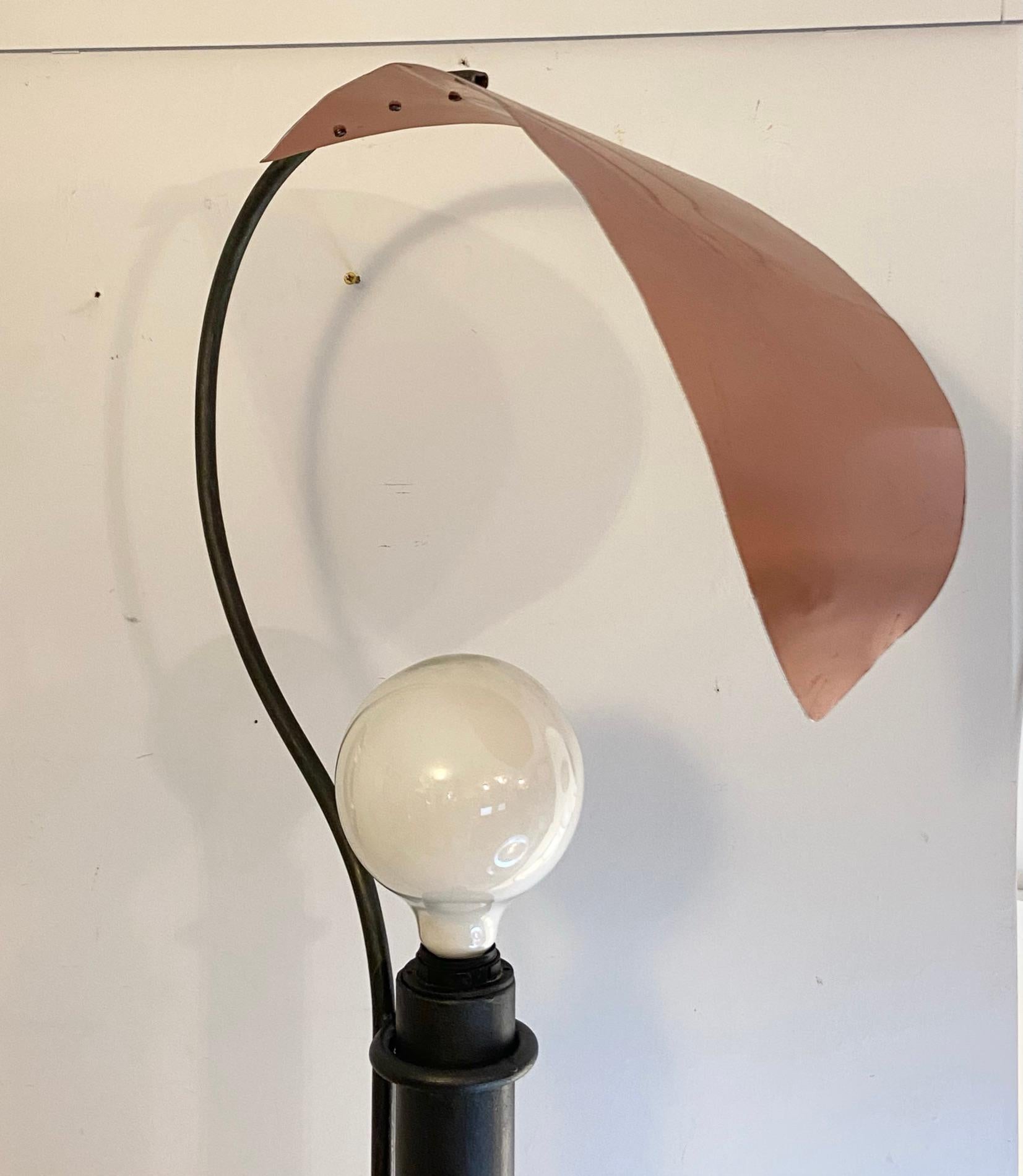 Floor Lamp in Black Painted Metal and Large Copper Leaf, Italy, 1980s For Sale 1