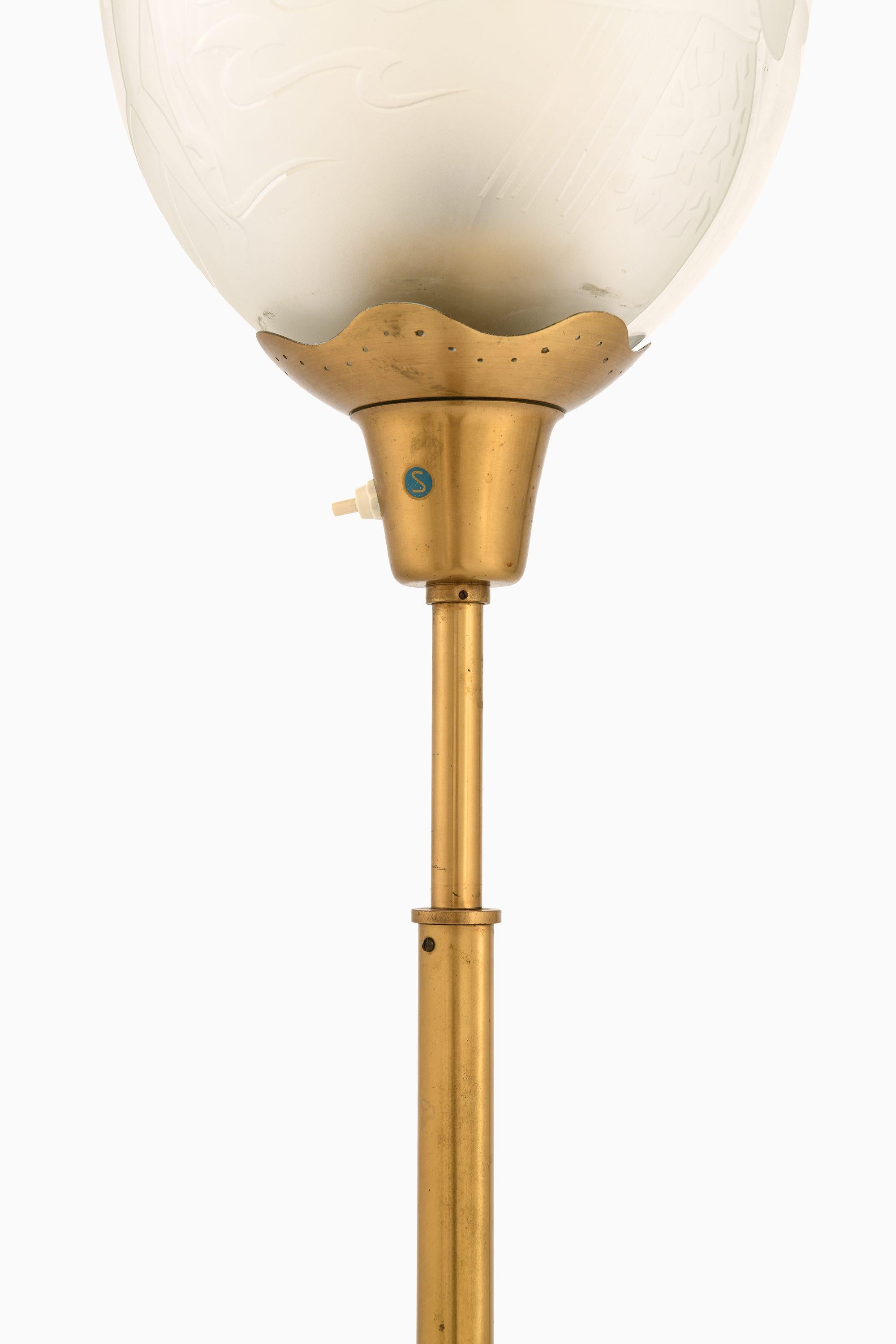 Floor Lamp in Brass and Double Glass Shades by Bo Notini, 1940’s

Additional Information:
Material: Brass, double glass shades
Style: Mid century, Scandinavian
Produced by Glössner & Co in Sweden
Dimensions (W x D x H): 35 x 35 x 171.5 cm
Condition: