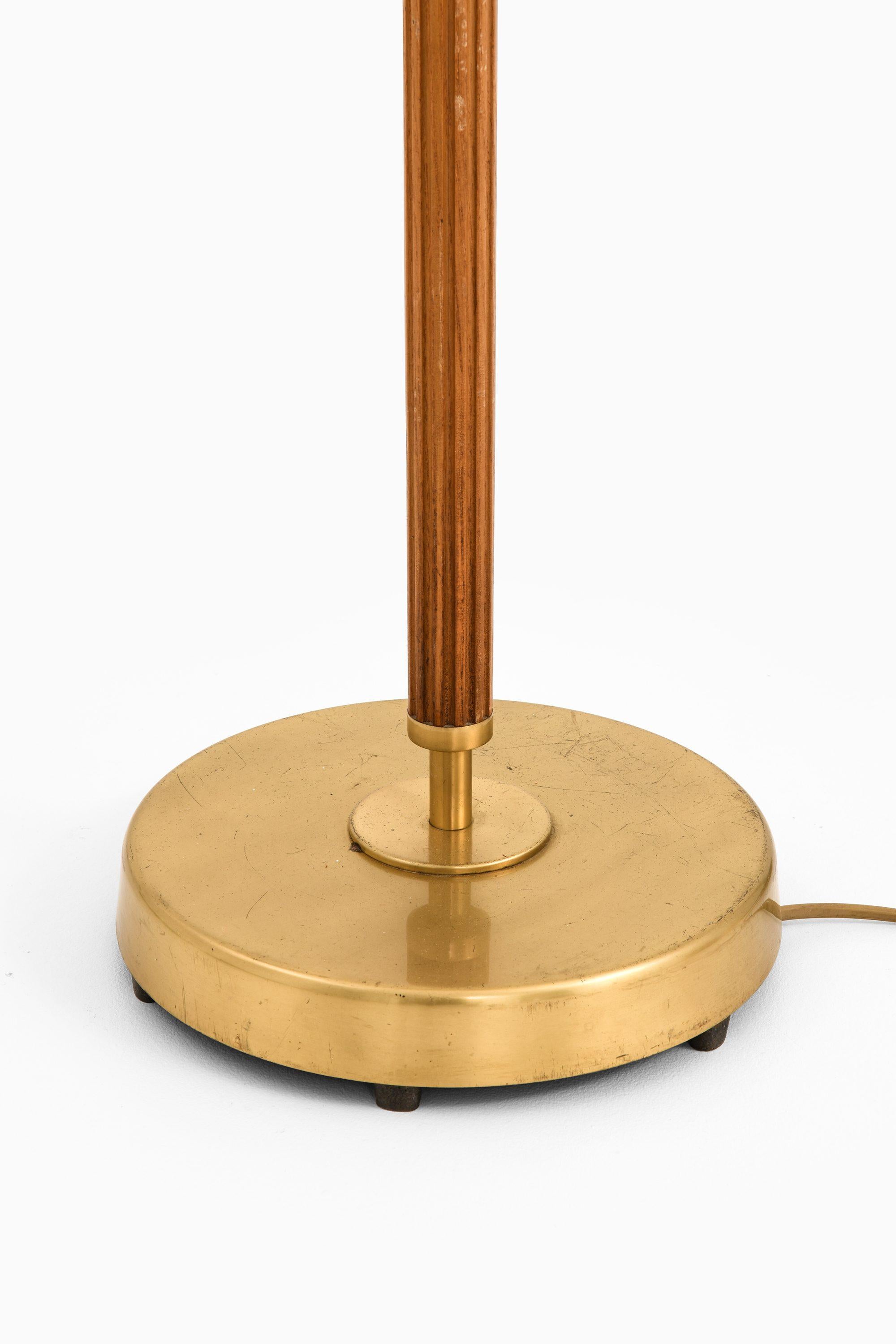 Scandinavian Modern Floor Lamp in Brass and Fabric by Hans Bergström, 1950's For Sale