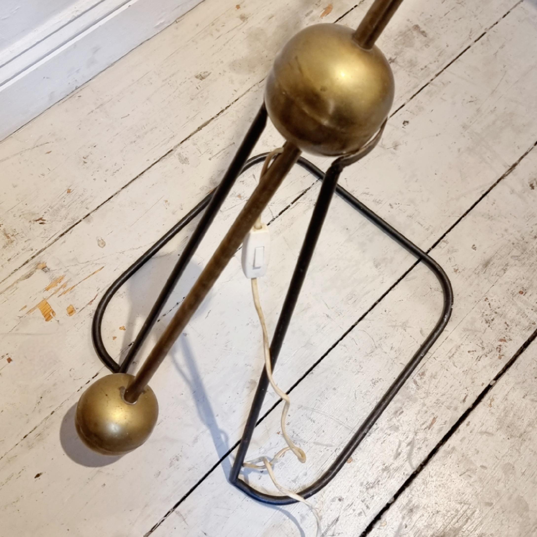 Brass Floor Lamp in brass and lacquered steel, Luci Milano, MidCentury Modern, Italian For Sale