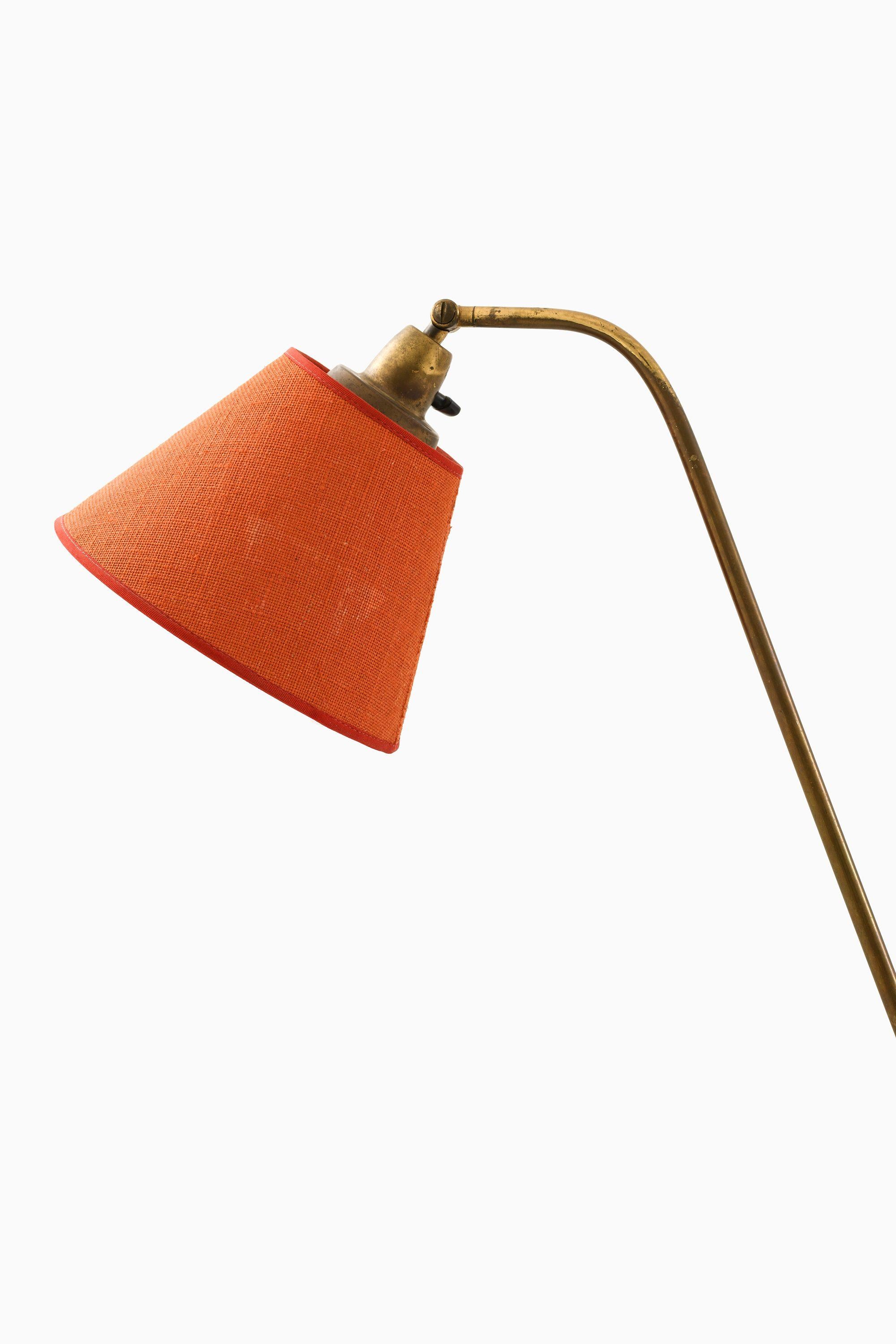 Floor Lamp in Brass and Lamp Shade by Hans Bergström, 1950's

Additional Information:
Material: Brass and lamp shade 
Style: Brass and lamp shade 
Produced by Ateljé Lyktan in Åhus, Sweden
Dimensions (W x D x H): 25 x 75 x 135 cm