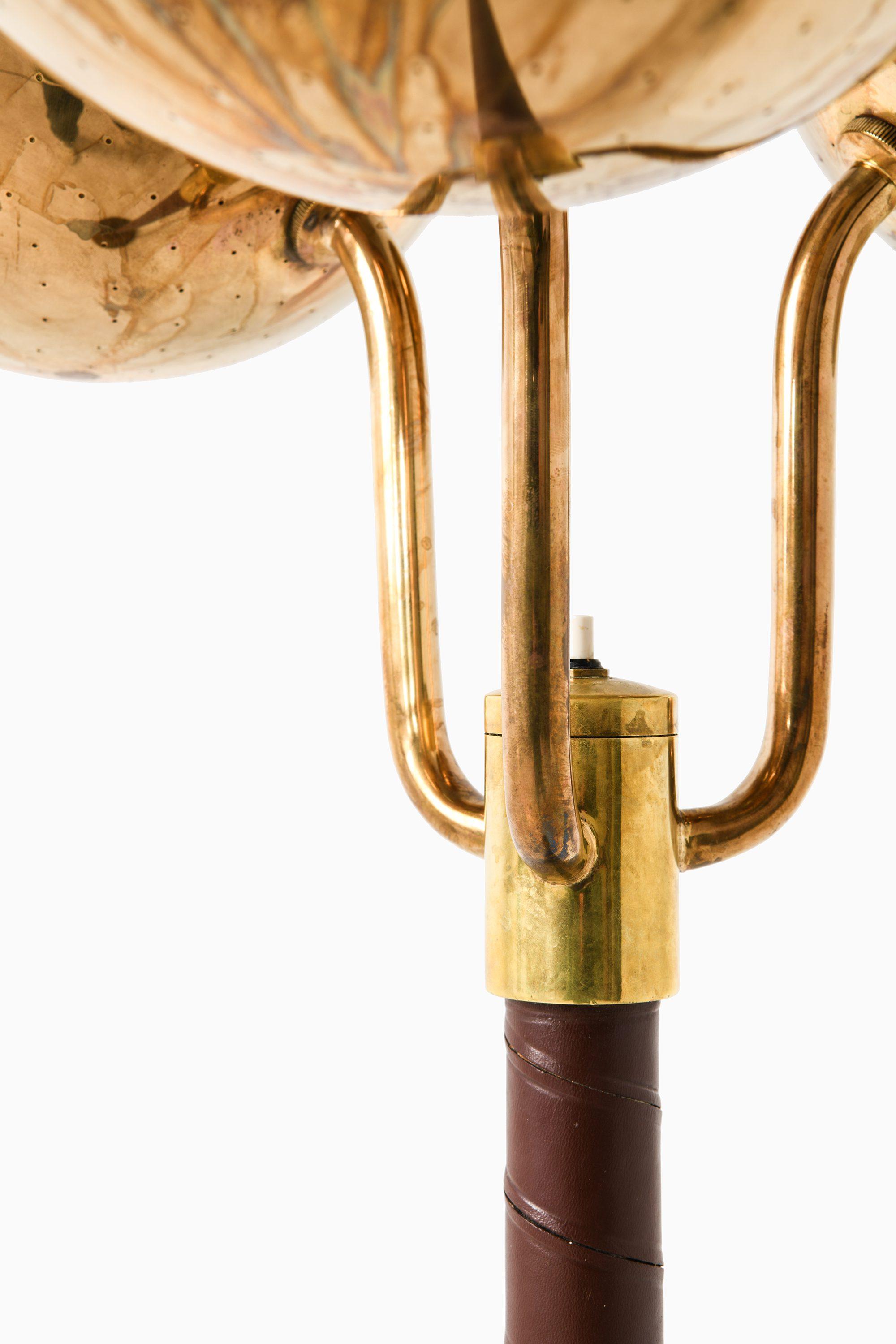 Lampada da terra in ottone e pelle di Carl-Axel Acking, anni '40 in vendita 5
