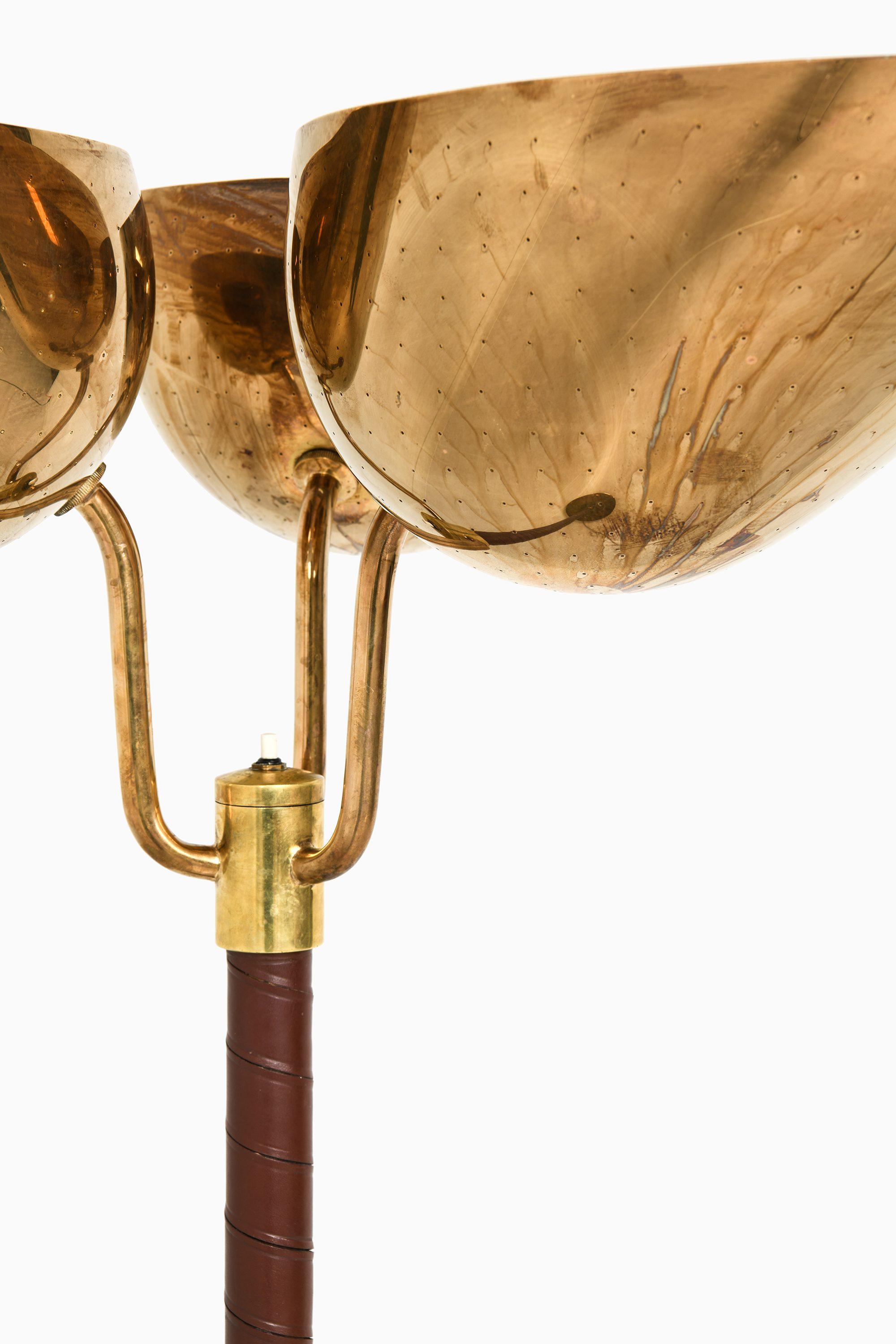 Lampada da terra in ottone e pelle di Carl-Axel Acking, anni '40 in vendita 6
