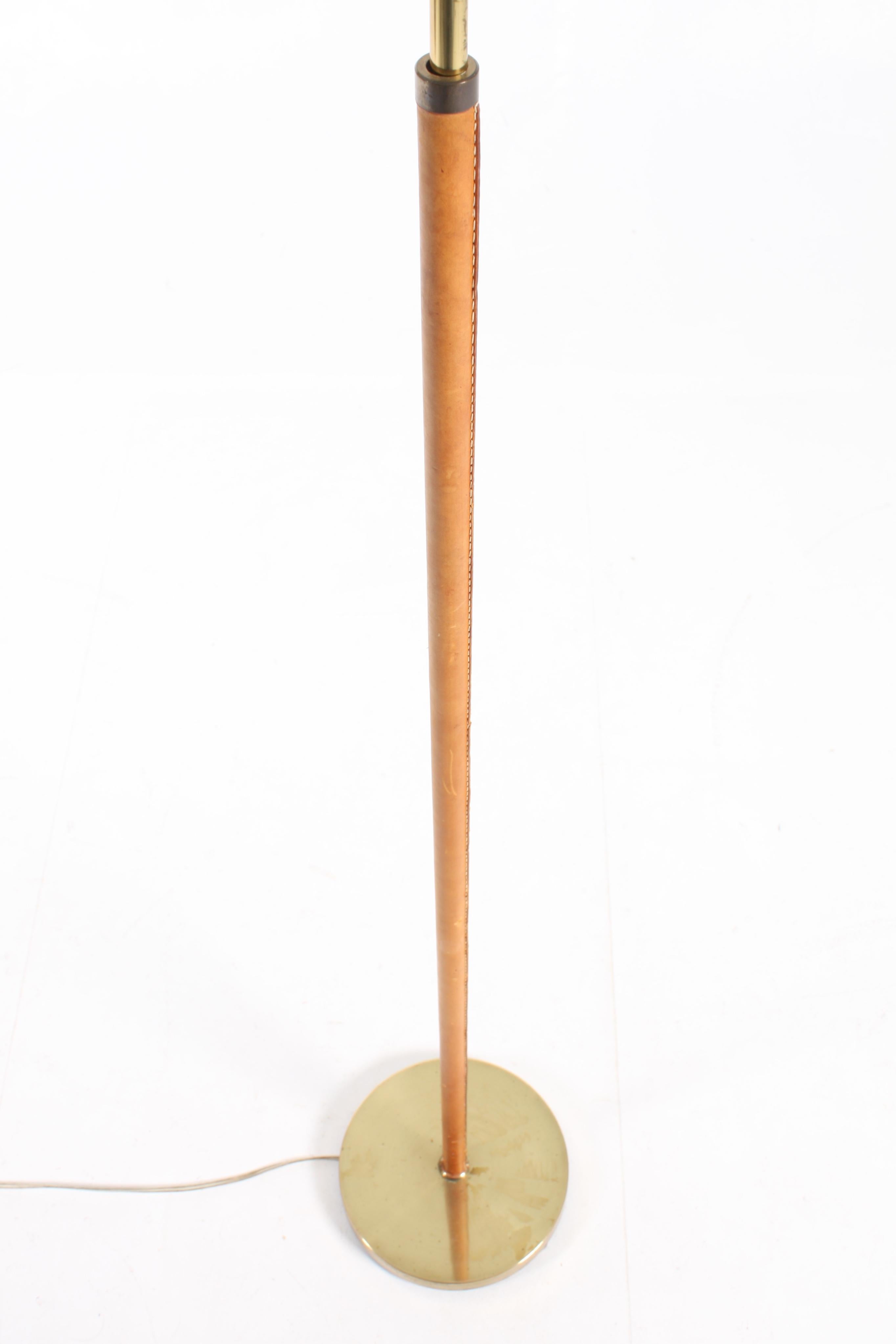 Floor Lamp in Brass and Leather In Good Condition In Lejre, DK