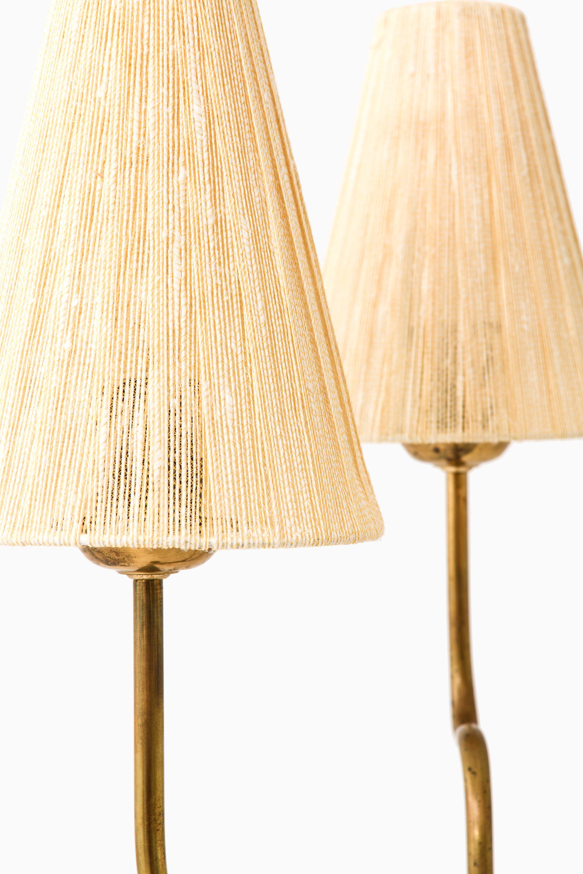 Lampadaire en laiton et abat-jour d'origine, années 1950 Bon état - En vente à Limhamn, Skåne län