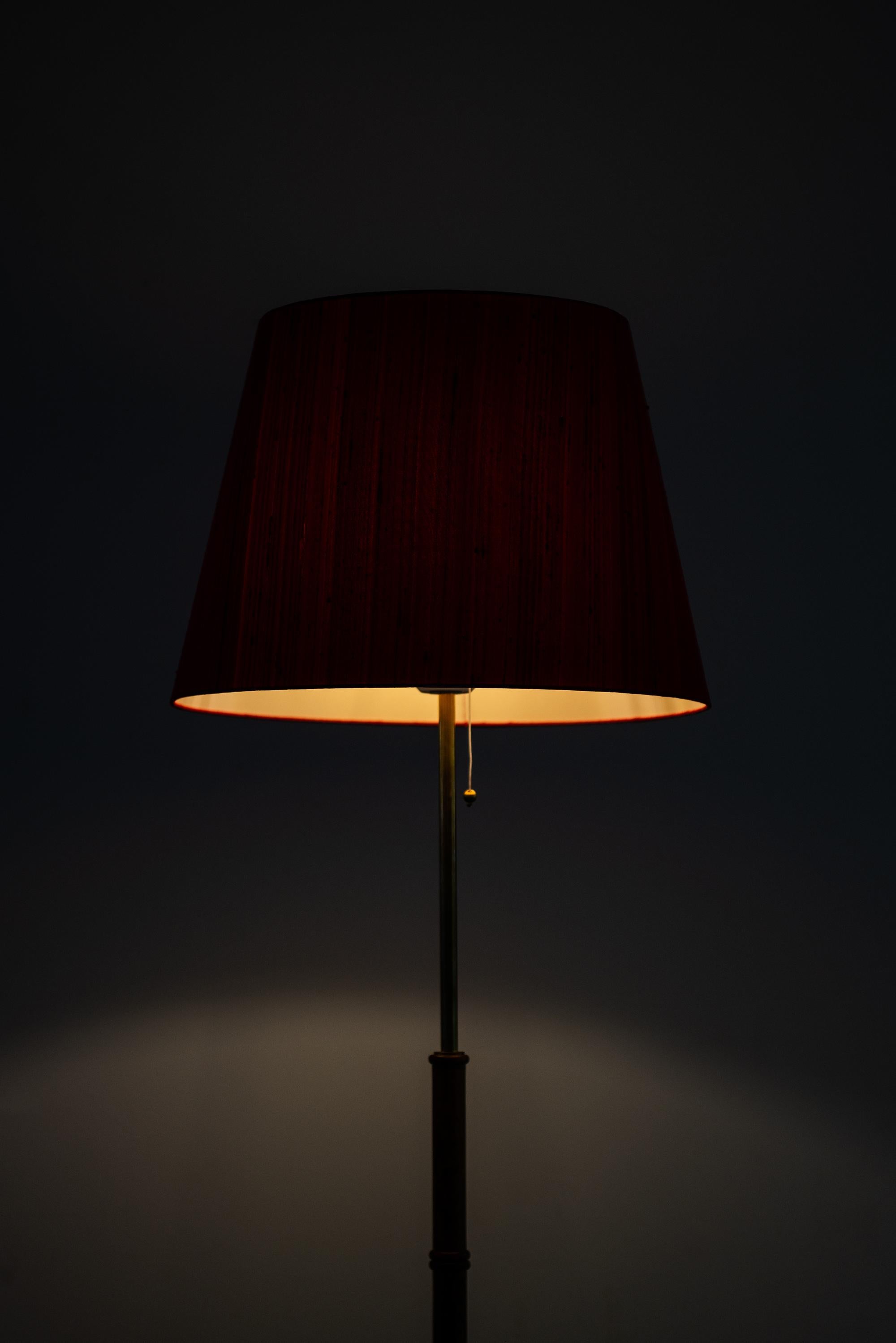 Floor Lamp in Brass and Rosewood Produced by Falkenbergs Belysning in Sweden In Good Condition For Sale In Limhamn, Skåne län