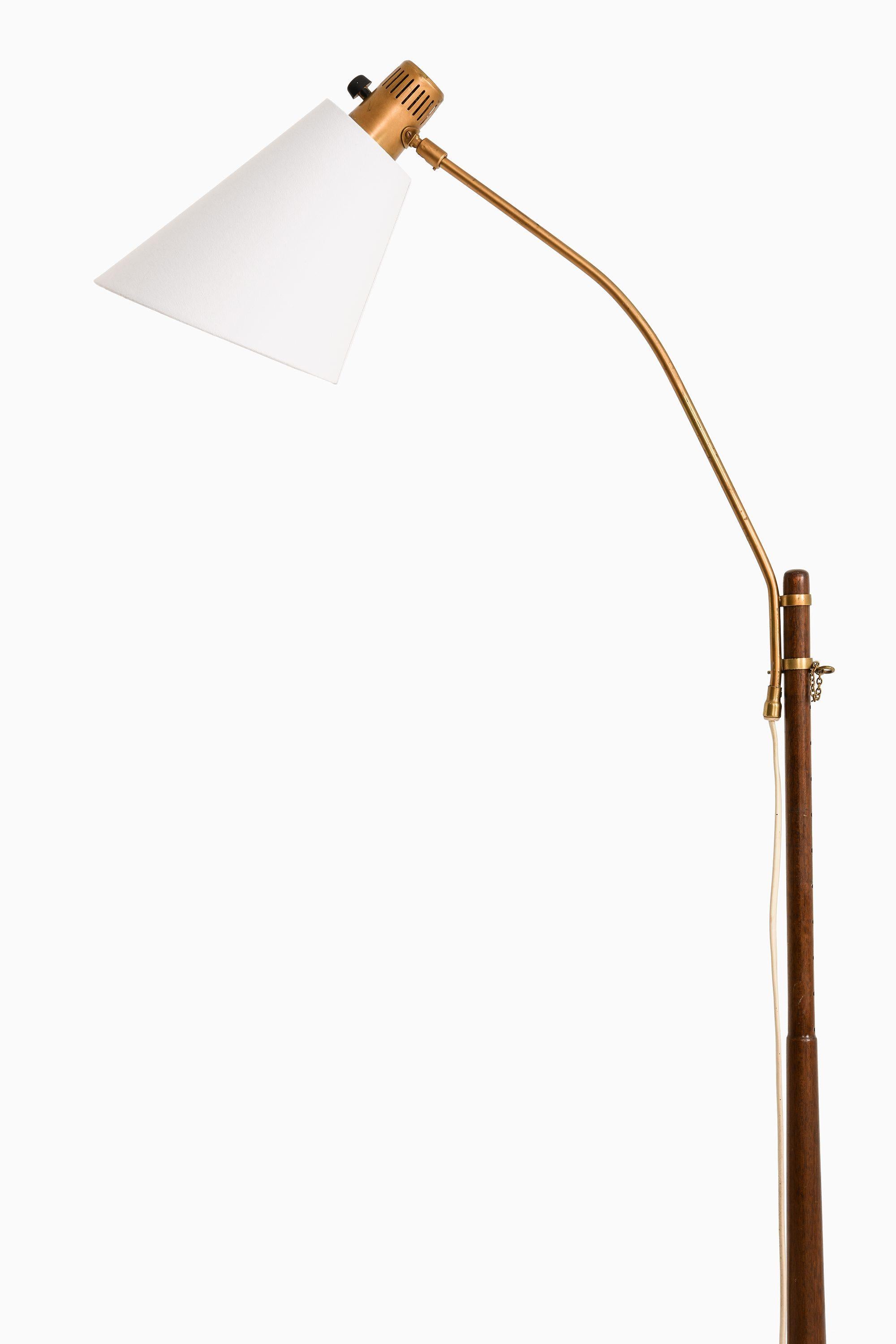 Scandinavian Modern Floor Lamp in Brass and Teak by Hans Bergström, 1950's For Sale