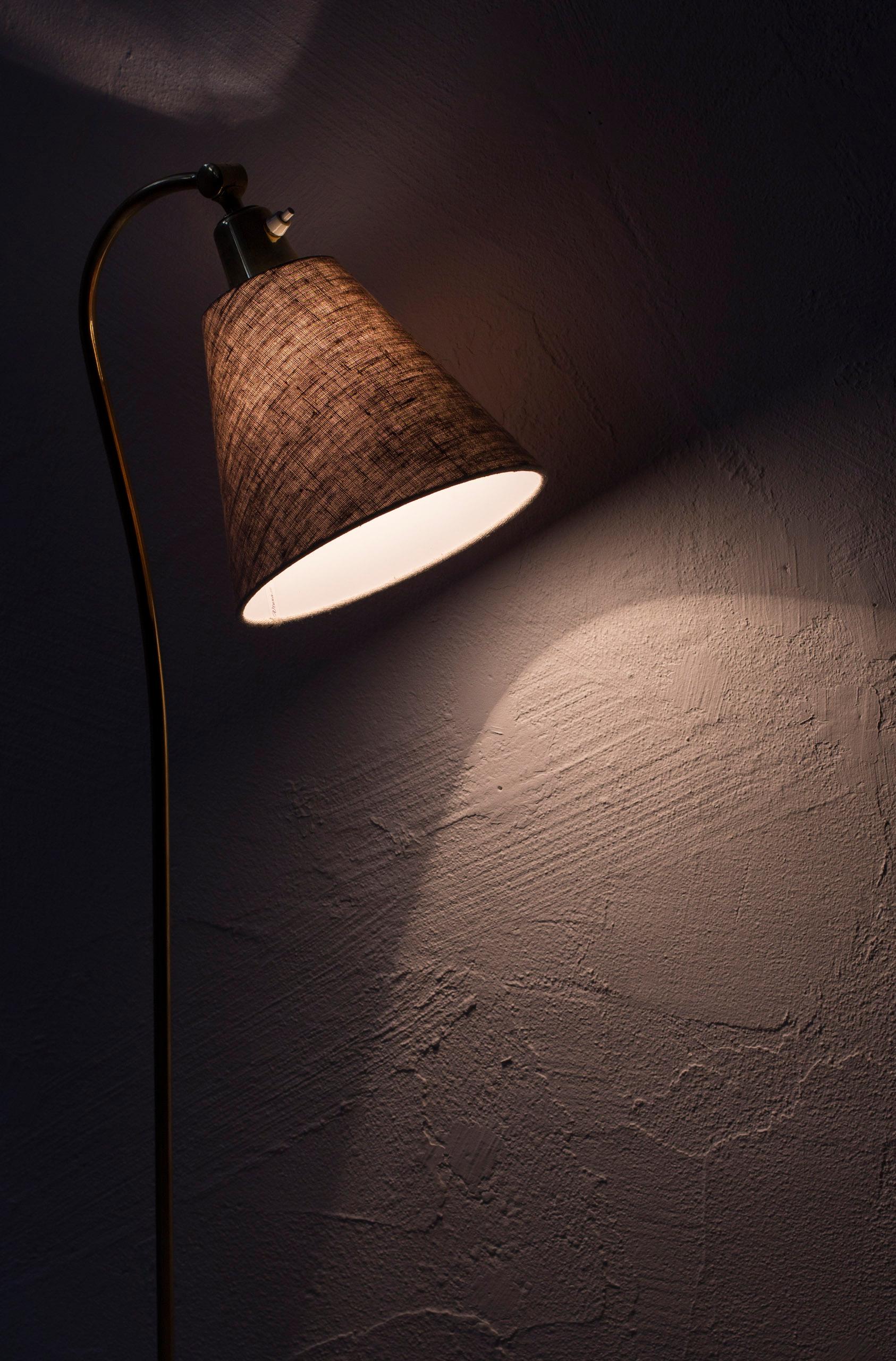 Ottone Lampada da terra in ottone di Bertil Brisborg, Nordiska Kompaniet Swedish Modern, anni '50 in vendita