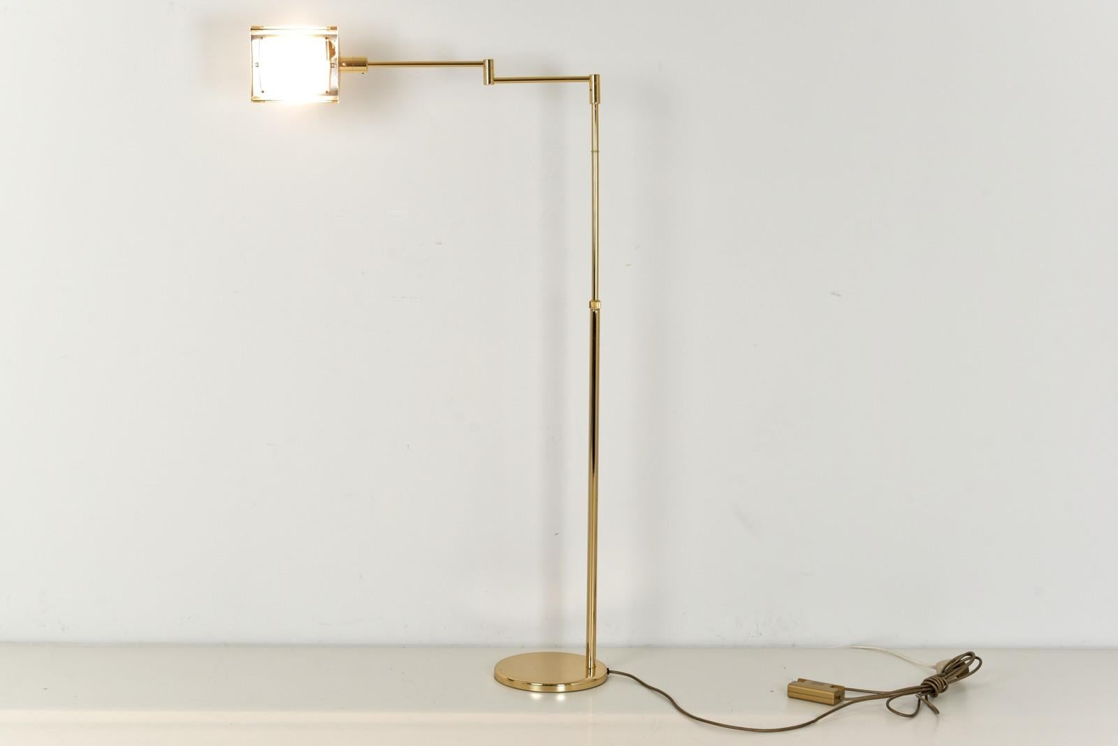 Italian Floor Lamp in Brass by Fratelli Martini, Italy - 1970s  For Sale