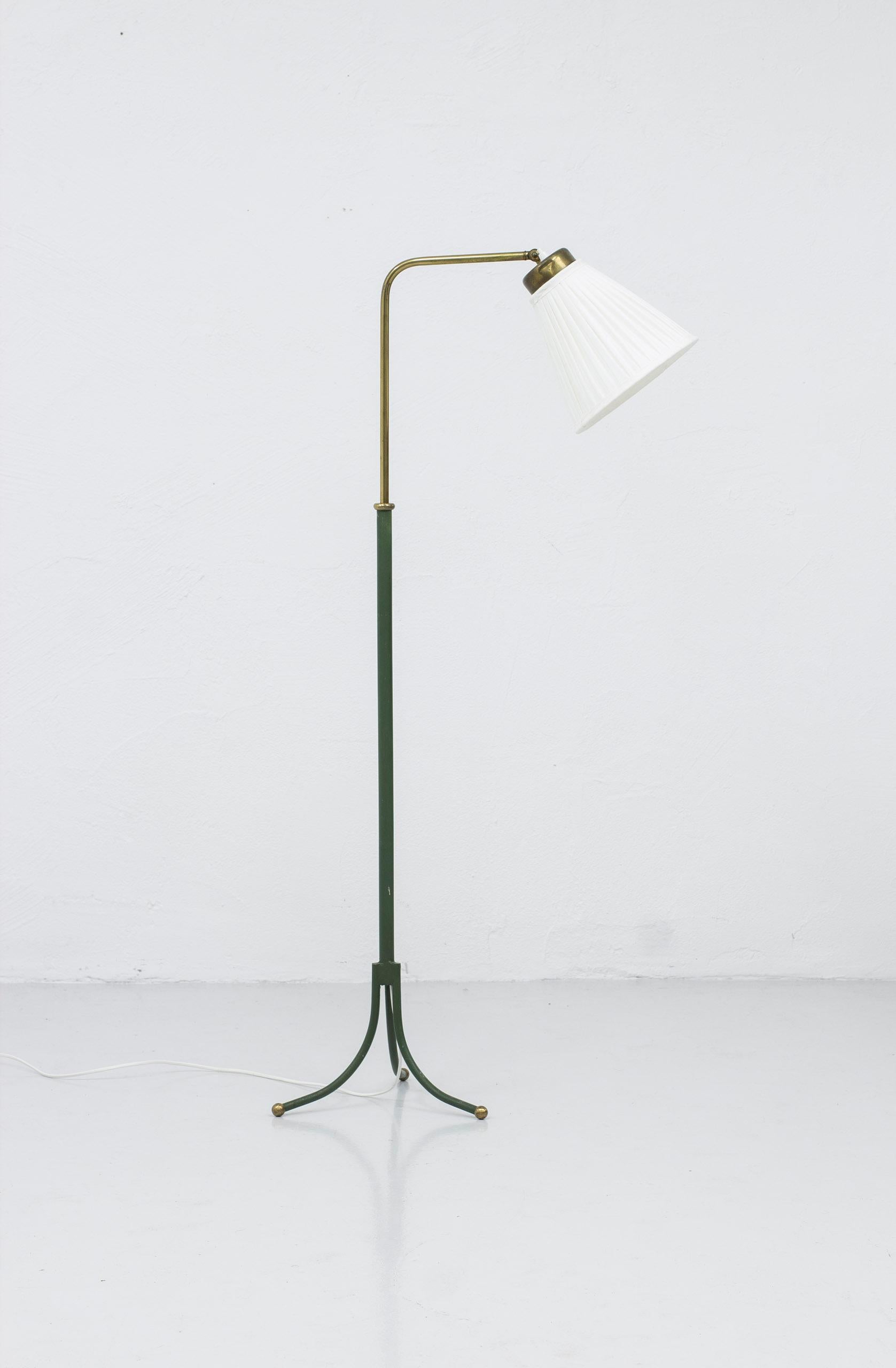 Scandinavian Modern Floor Lamp in Brass by Josef Frank Fro Firma Svenskt Tenn, 1940s, Sweden