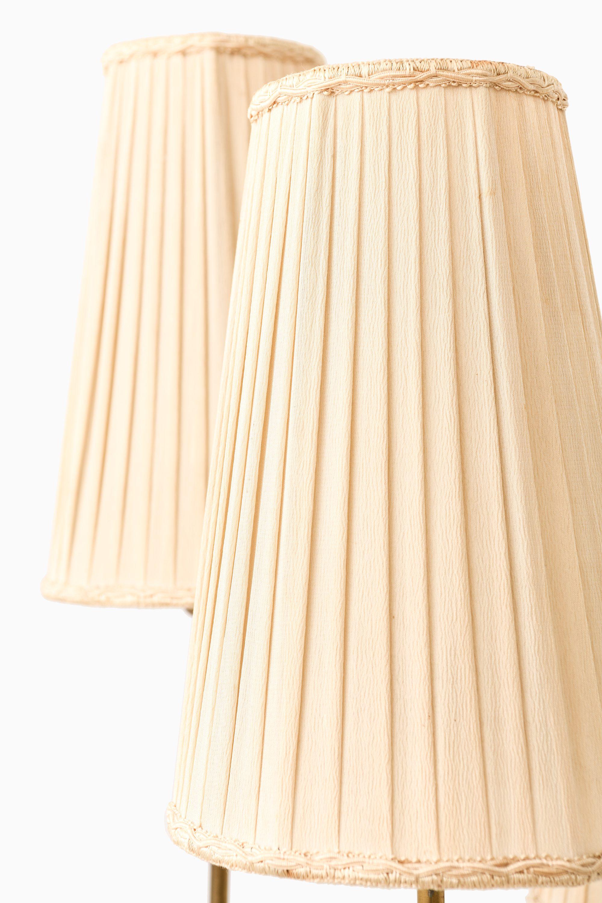 Lámpara de pie de latón, cuero y pantallas originales de Hans Bergström, años 40 Sueco en venta