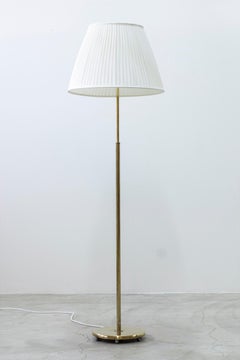 Floor lamp in brass model 15698 by Harald Elof Notini, Böhlmarks 1940s
