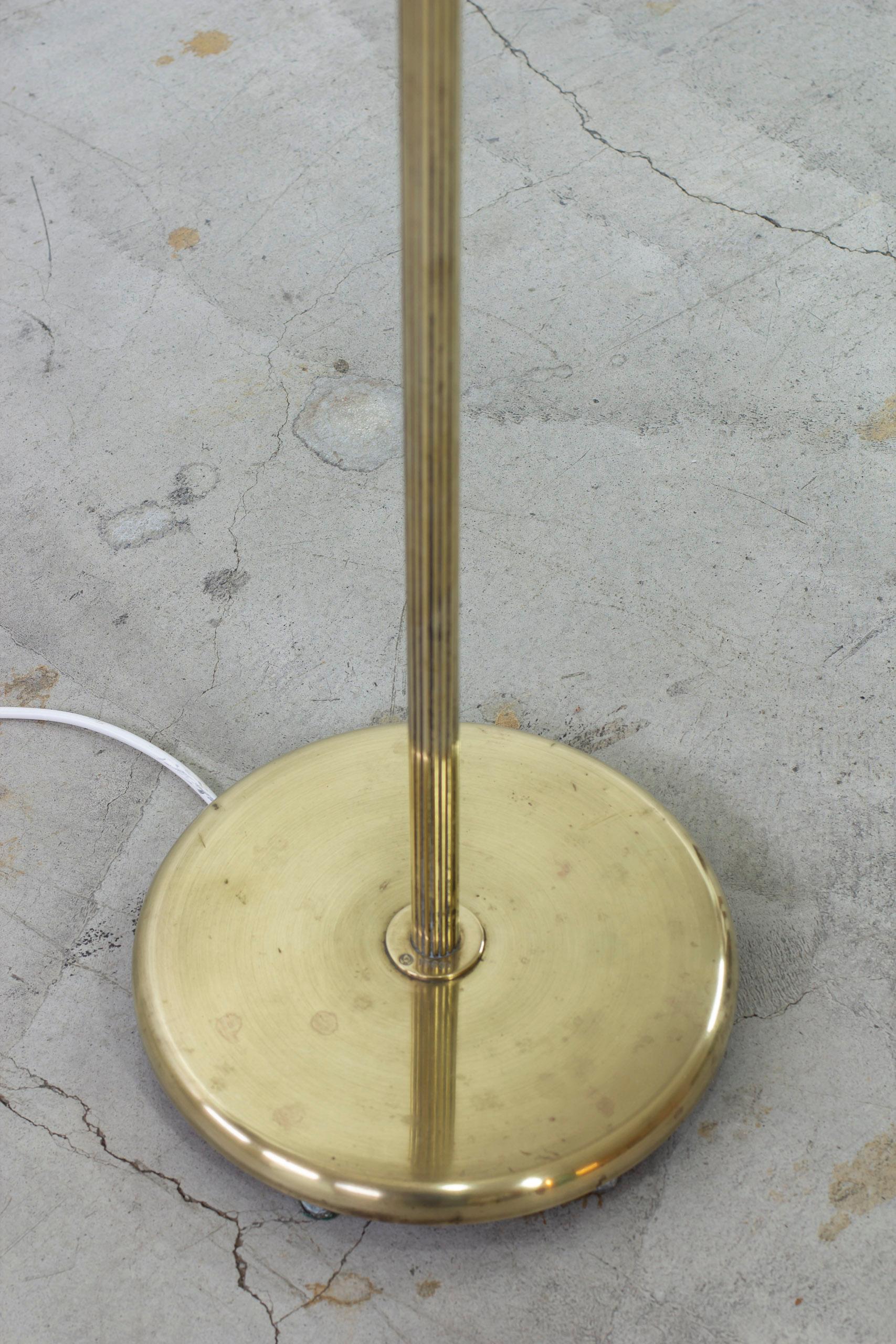 Mid-20th Century Floor lamp in brass model 15698 by Harald Elof Notini, Böhlmarks 1940s