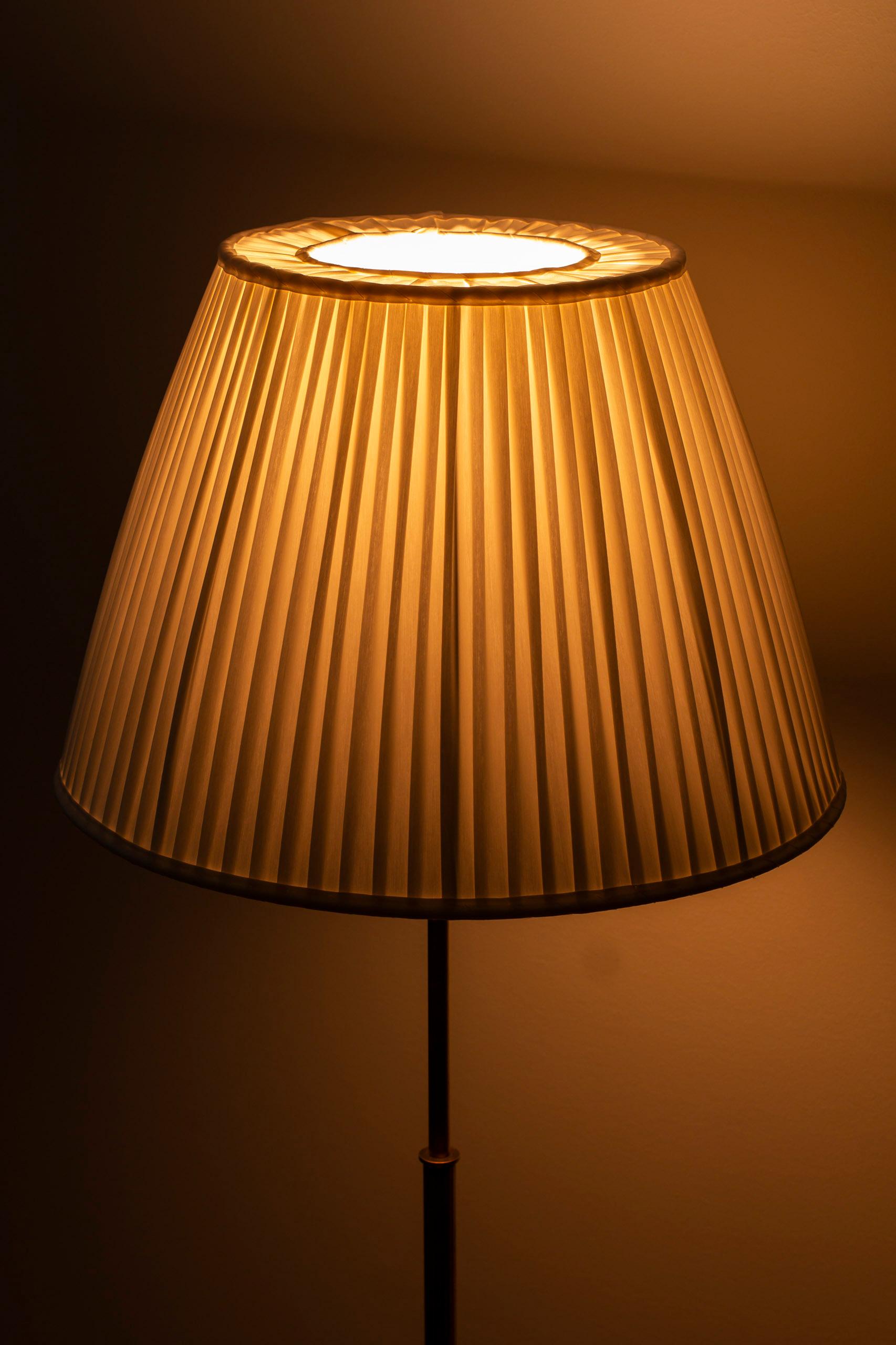 Floor lamp in brass model 15698 by Harald Elof Notini, Böhlmarks 1940s 2