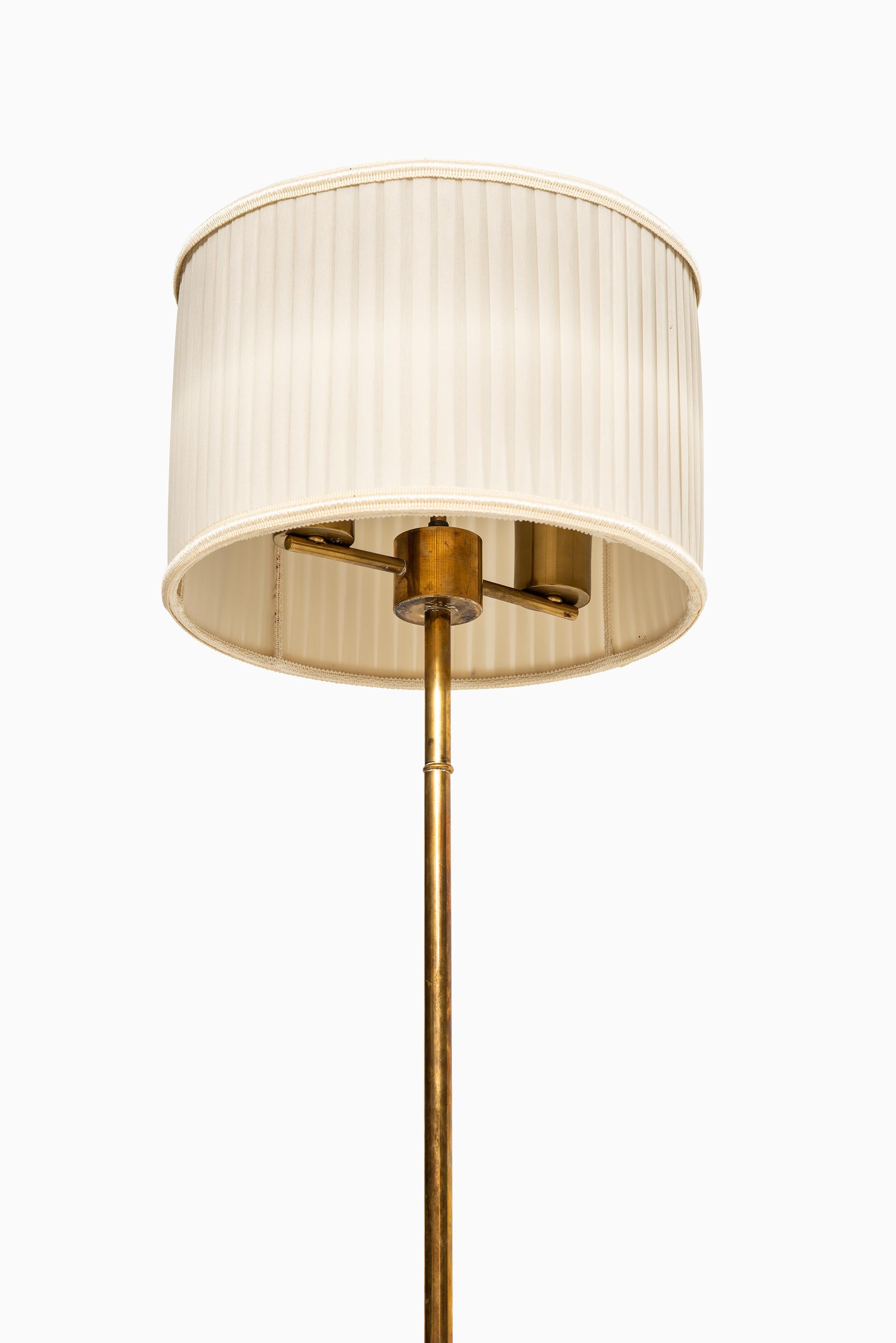 Scandinavian Modern Floor Lamp in Brass Produced by Stilarmatur in Tranås, Sweden For Sale