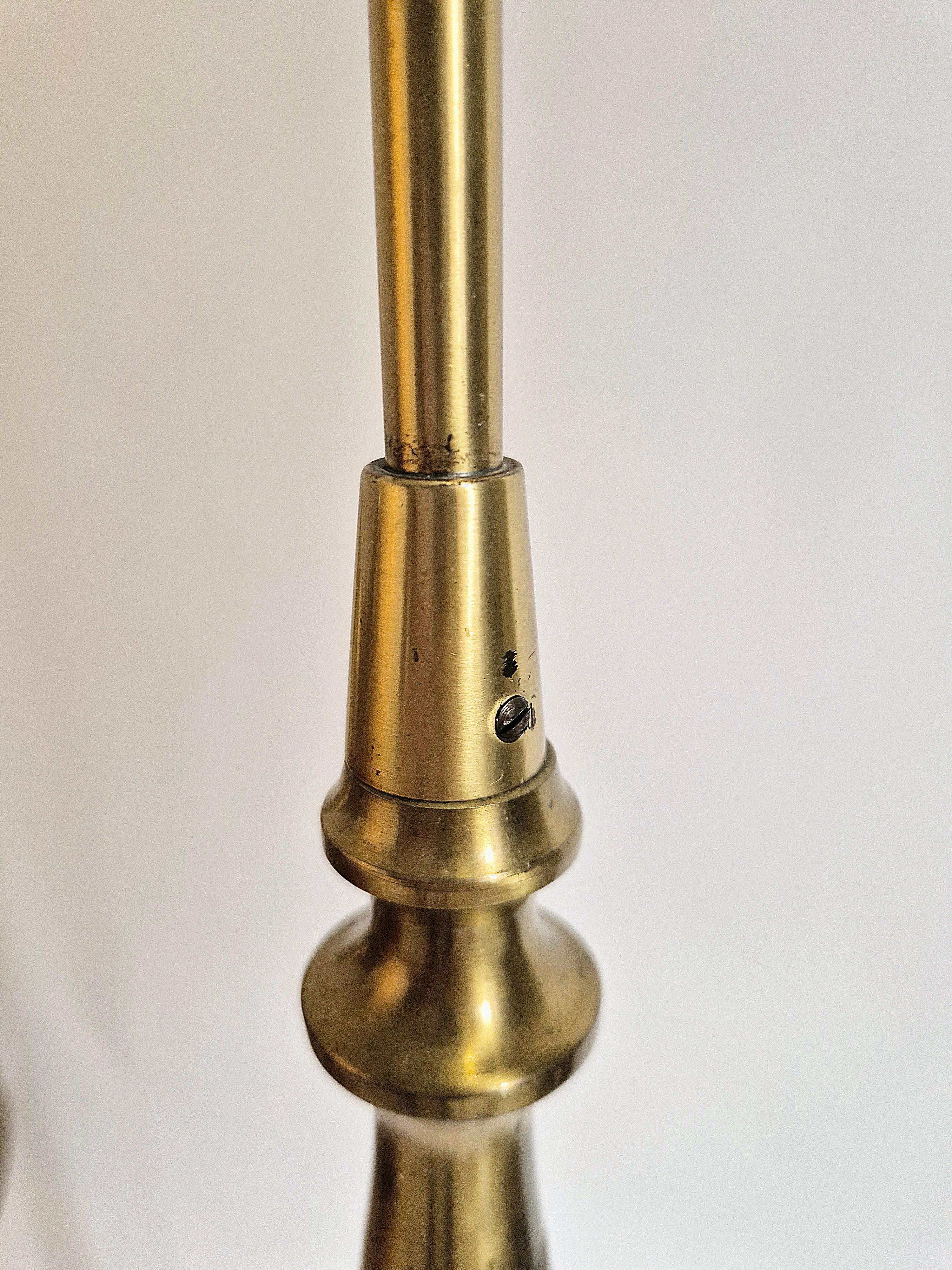 Lampada da terra in ottone con finiture in pelle marrone scuro, Swedish / Scandinavian Modern in vendita 7