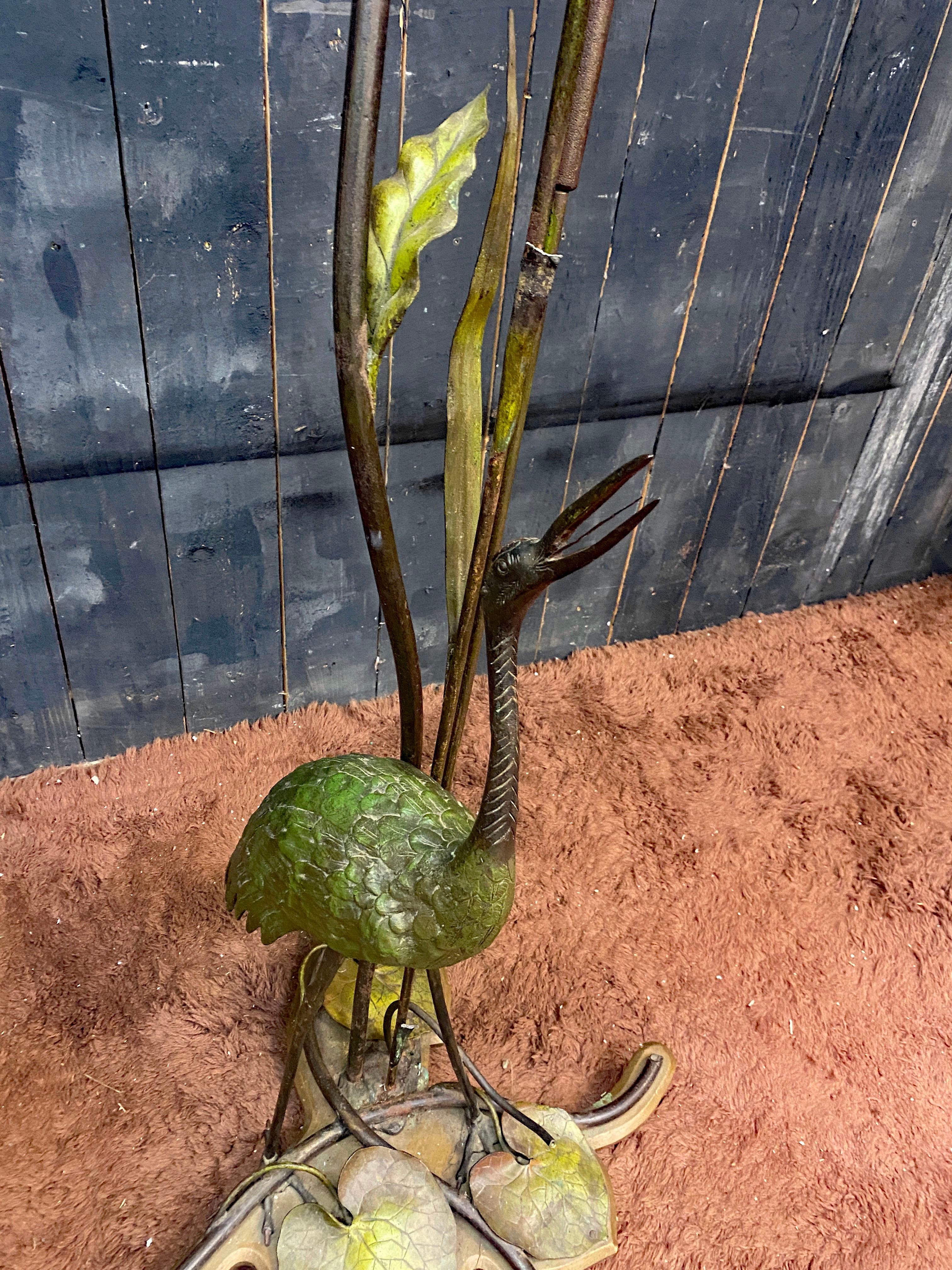 Lacquered Floor lamp in bronze and painted metal decorated with a wader, circa 1900/1930 For Sale