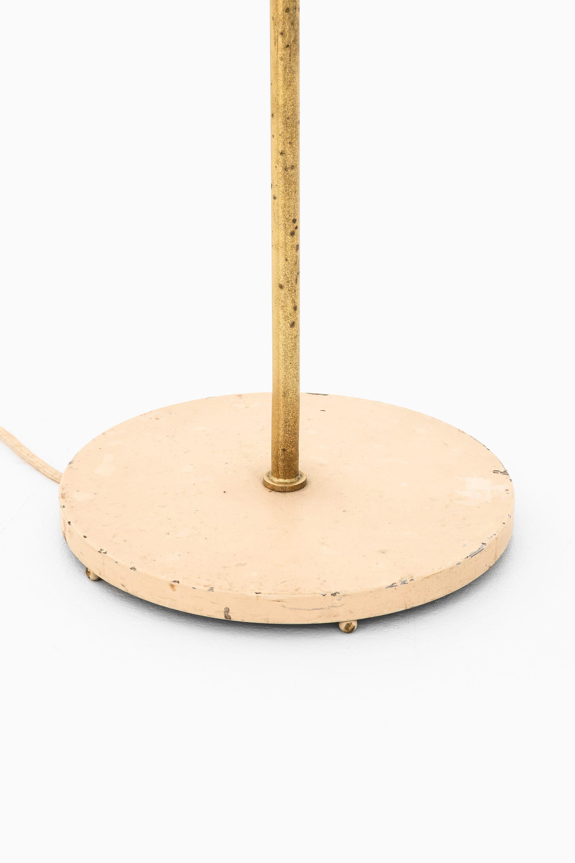Lámpara de pie de latón patinado en bronce y pantallas de cristal de Poul Henningsen, años 40 en venta 1