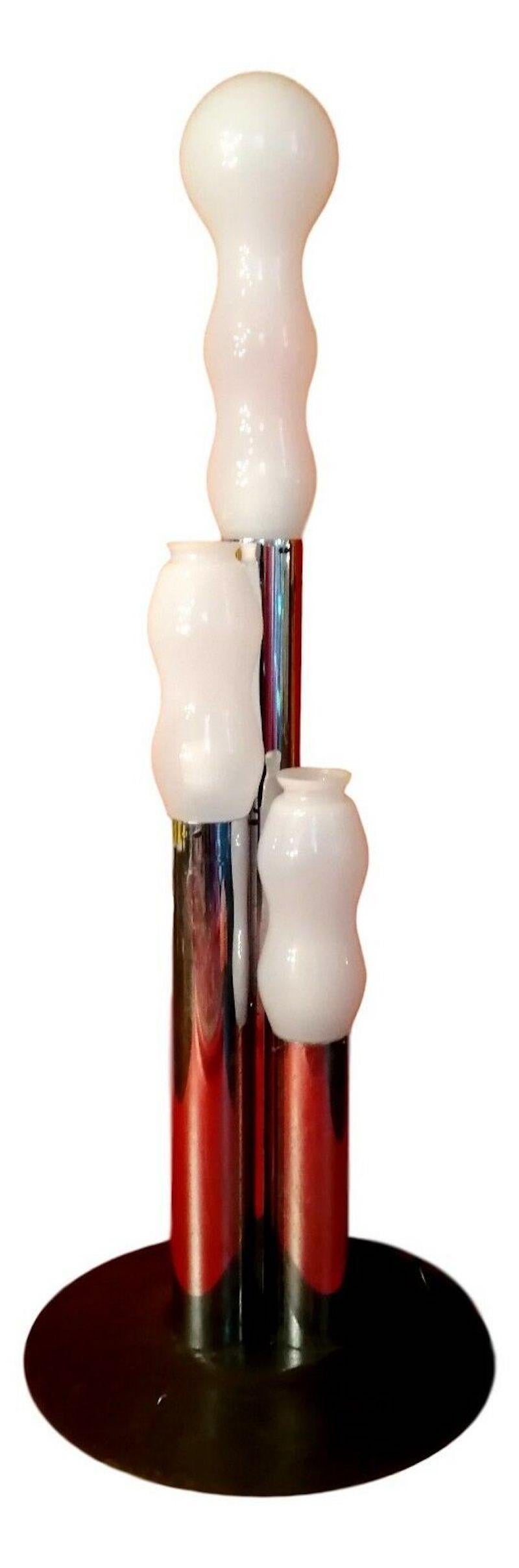 Lampadaire en chrome et trois verres opalin, 1970 en vente 2