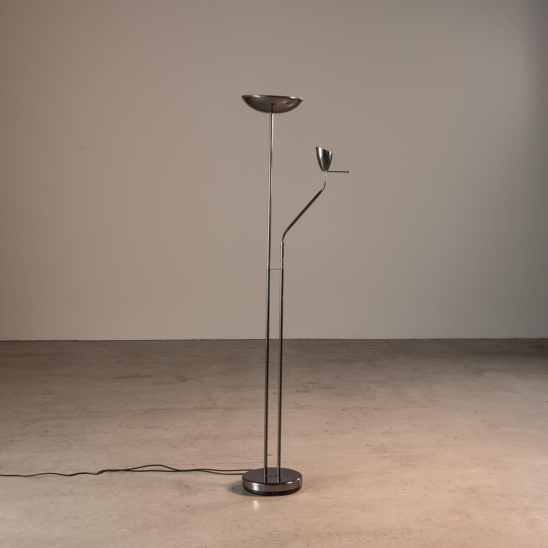 Stehlampe aus Chrom mit zwei Armen, Dominici, brasilianisches Mid-Century-Design (Stahl) im Angebot