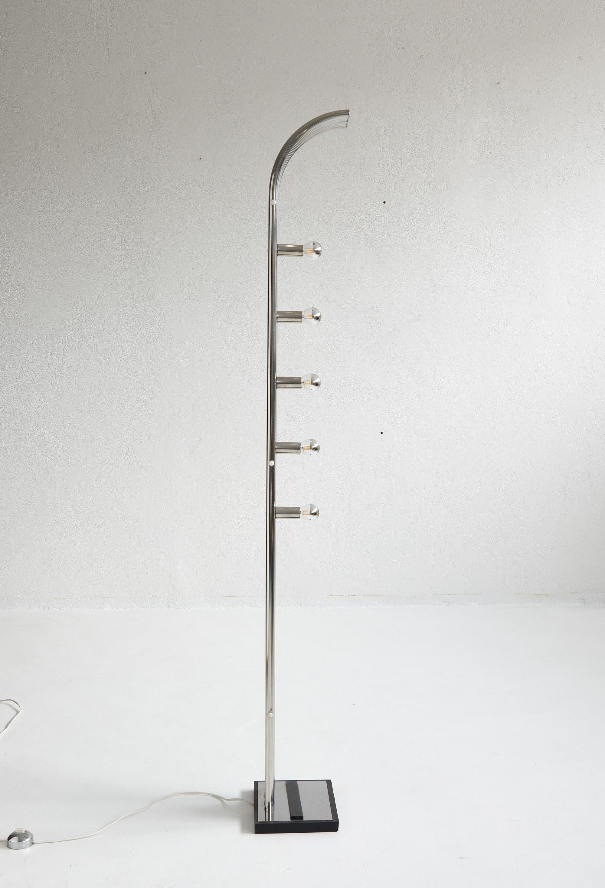 Floor lamp in chromed metal by Geoffredo Reggiani, Italy 1970 In Good Condition In Renens, CH