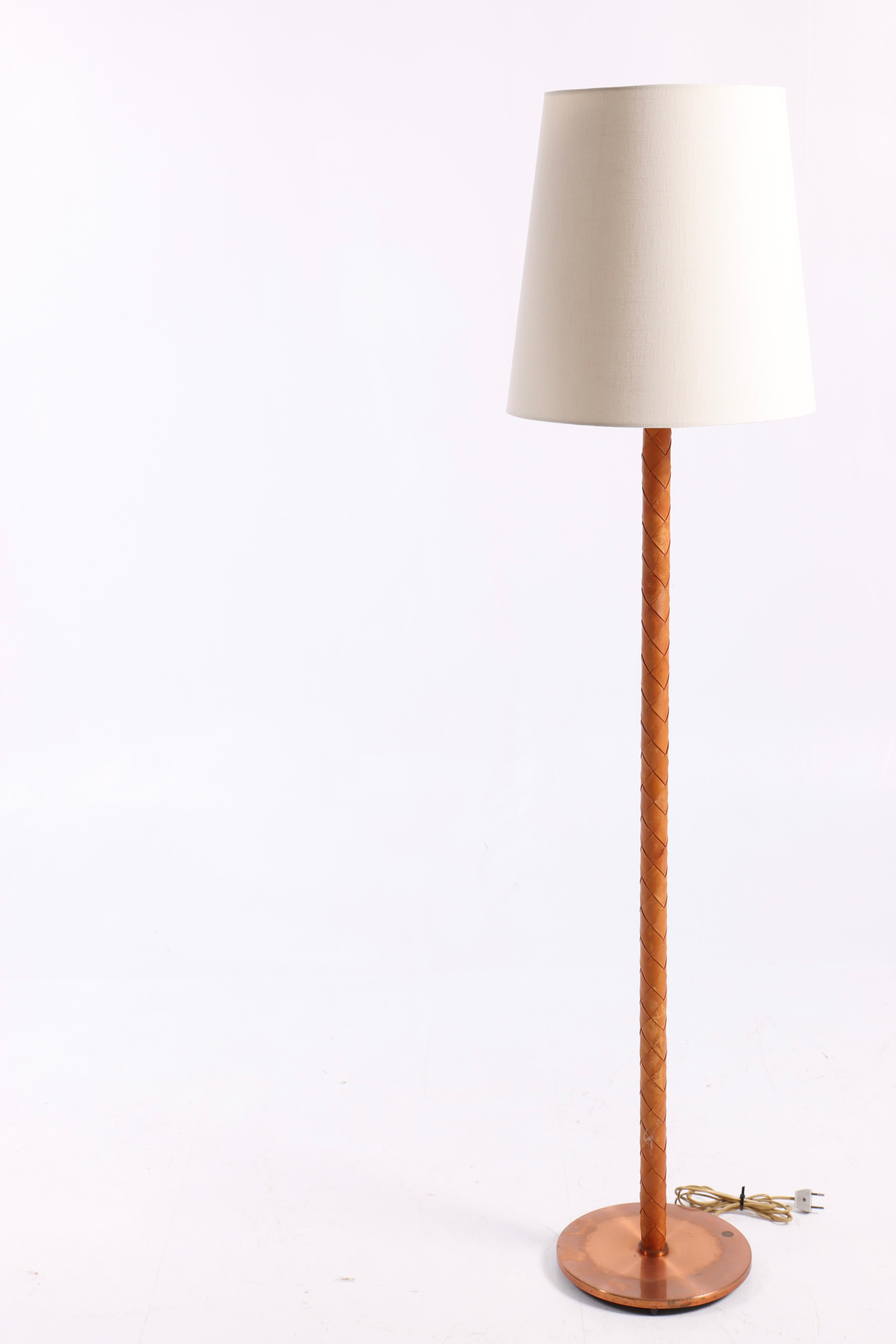Floor Lamp in Copper and Leather Designed by Jo Hammerborg, 1950s In Good Condition For Sale In Lejre, DK