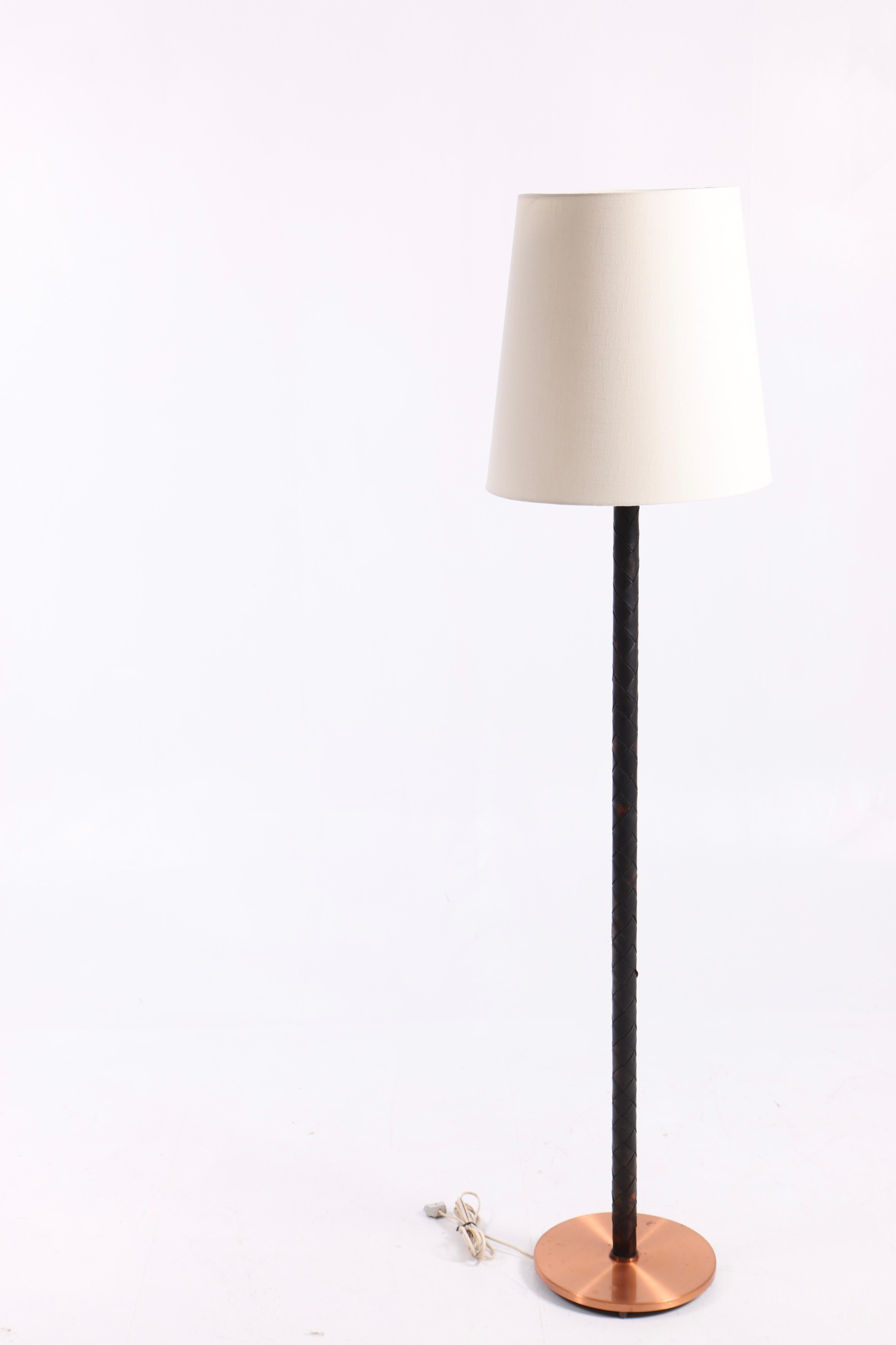 Mid-20th Century Floor Lamp in Copper and Leather Designed by Jo Hammerborg, 1950s For Sale