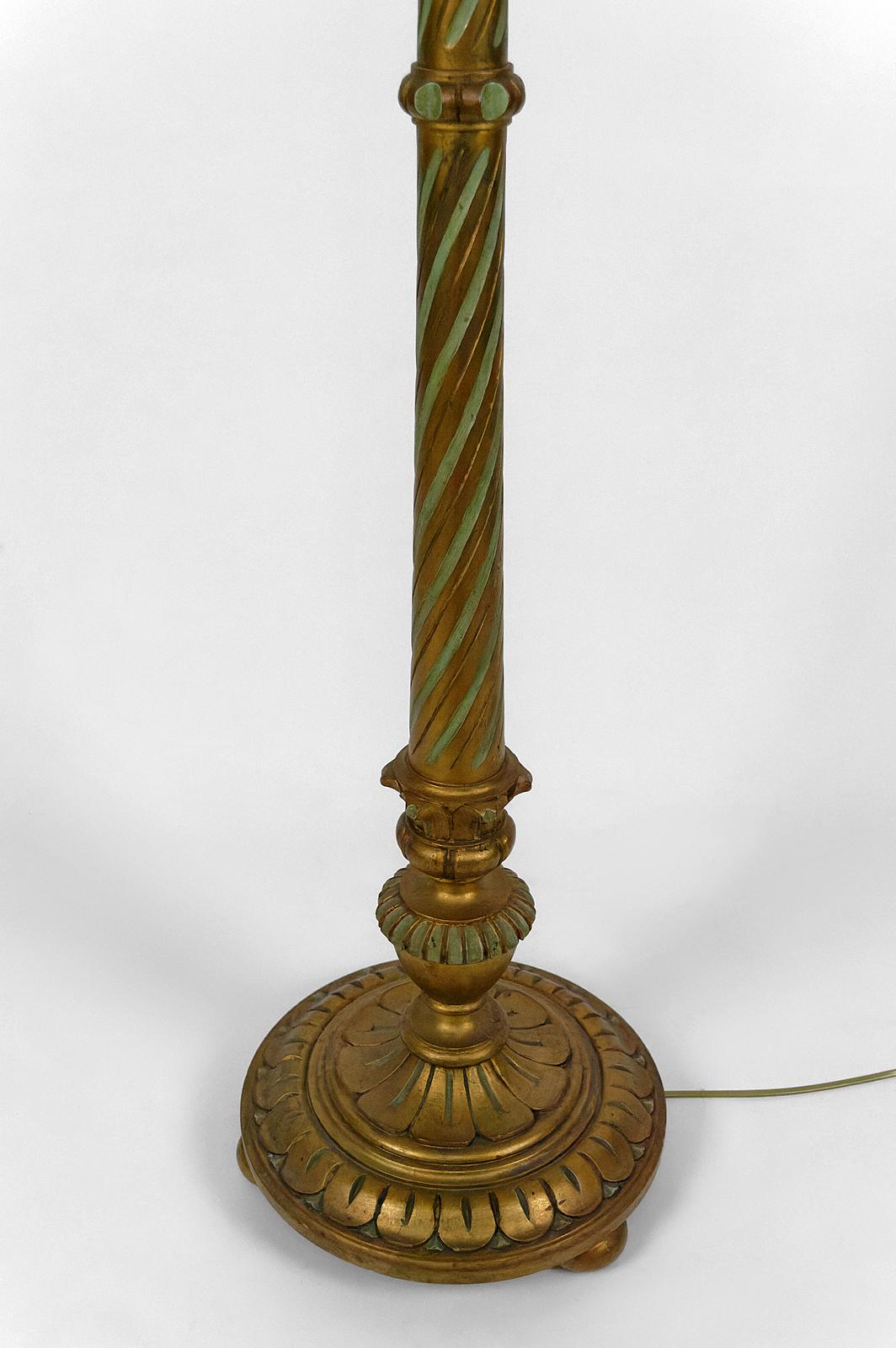 Floor lamp in gilded carved wood and pearly glass lampshade, Art Deco, 1920's For Sale 11