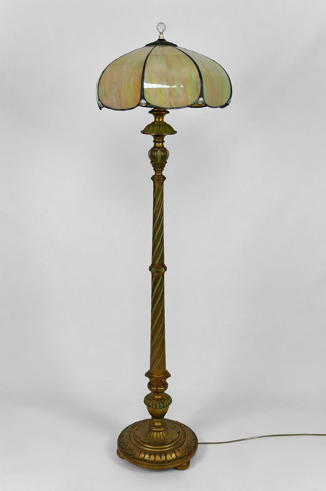 Carved Floor lamp in gilded carved wood and pearly glass lampshade, Art Deco, 1920's For Sale