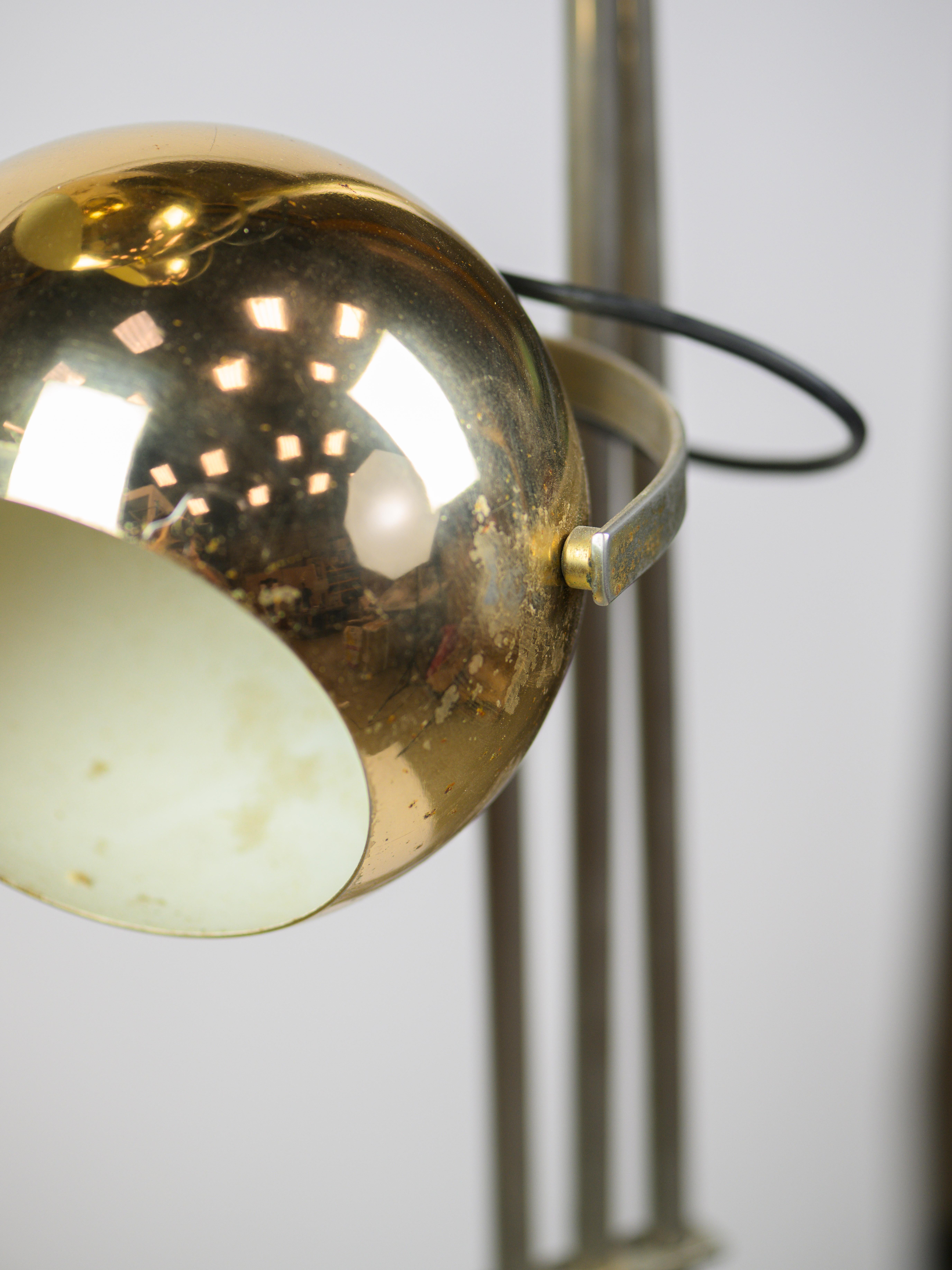 Floor lamp in gilded metal and by Stilnovo with 3 rotative heads and black foot In Fair Condition For Sale In Monaco, MC