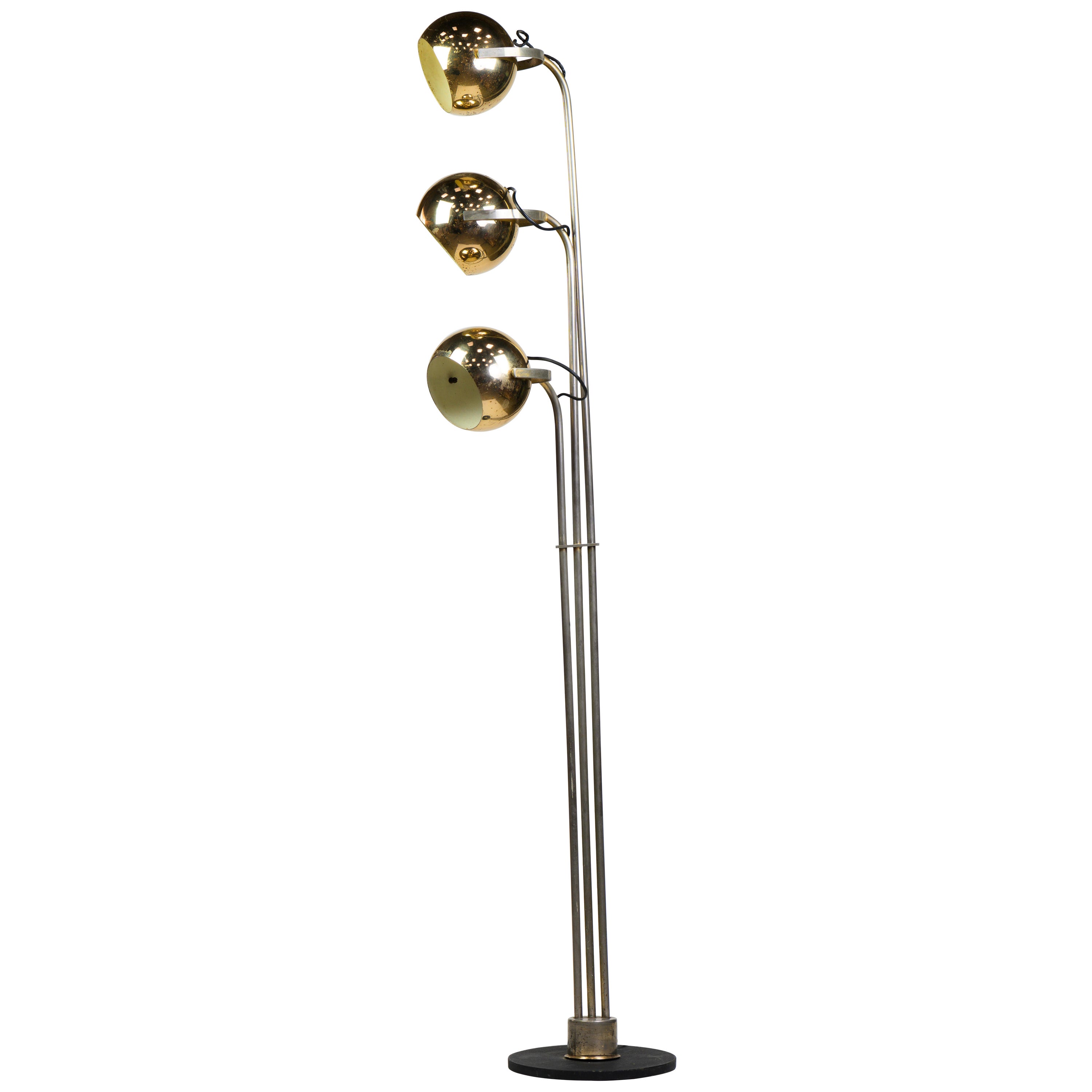 Lampadaire en métal doré et par Stilnovo avec 3 têtes rotatives et pied noir.