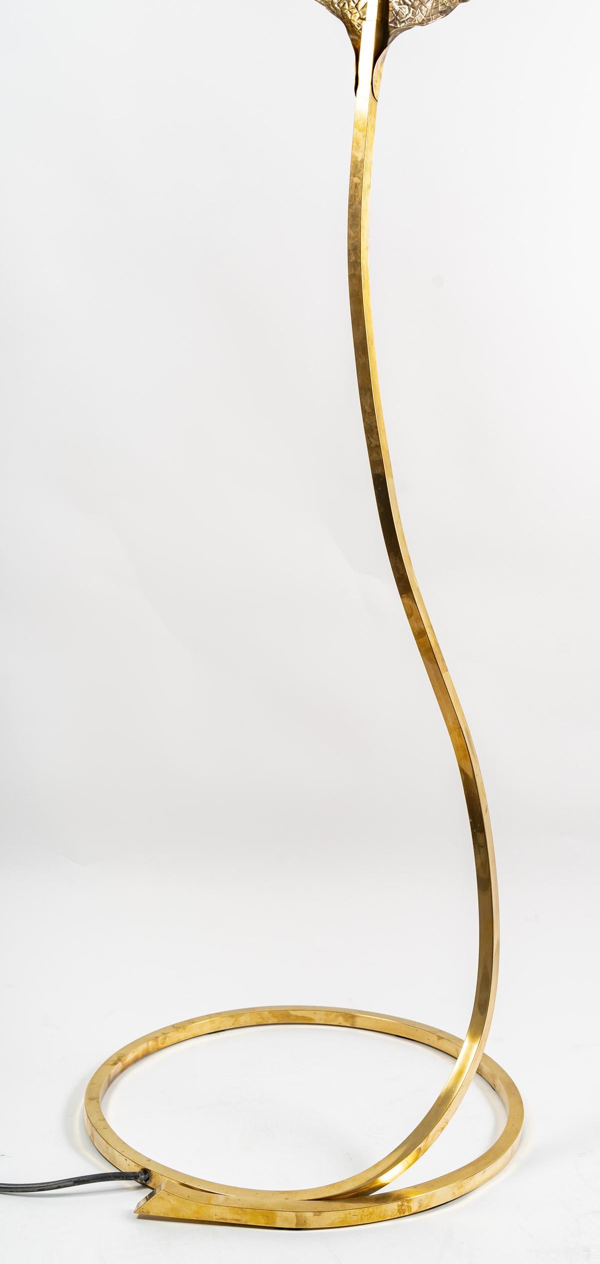 Floor lamp in gilded metal by Tommaso Barbi
Floor lamp in gilded metal by Tommaso Barbi, Foglio model, 1970s.
Measures: H: 168 cm, W: 50 cm, D: 44 cm.
 