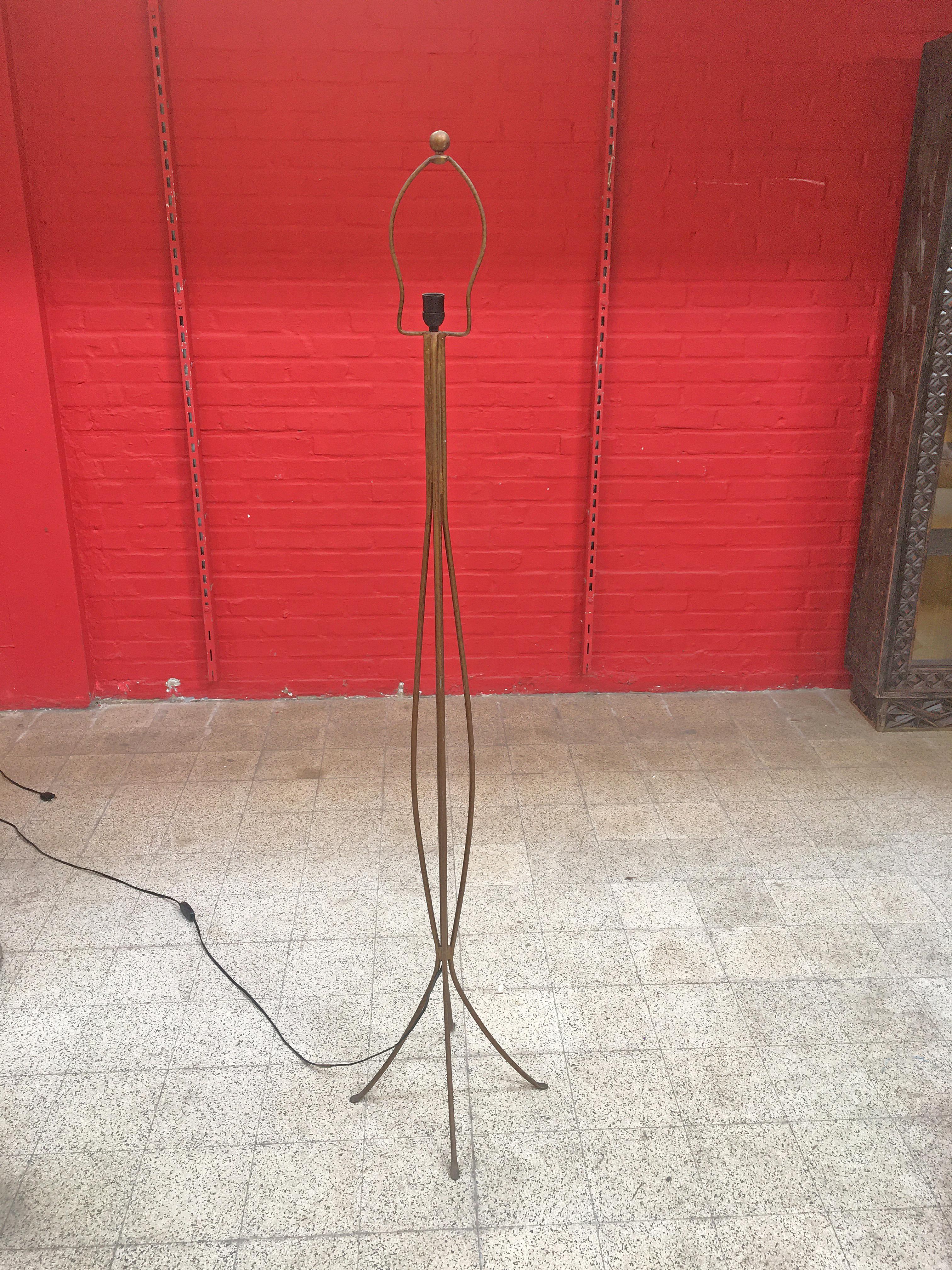 French Floor Lamp in Gilded Metal, circa 1950 For Sale